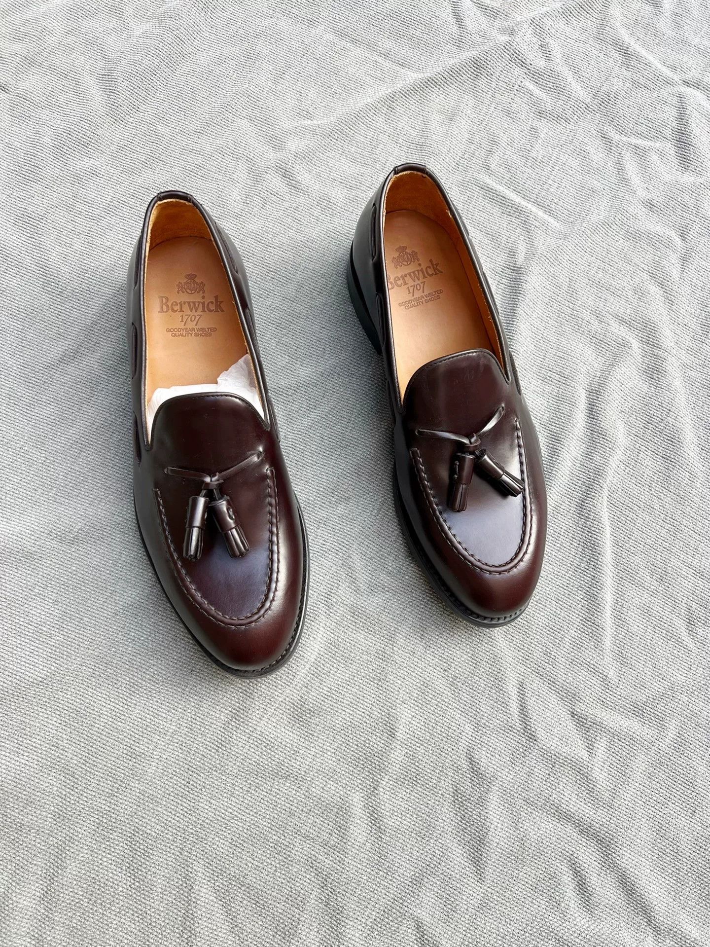 Berwick 1707 Burgundy Leather Loafers with Tassels Size US 10 / EU 43 - 7 Thumbnail