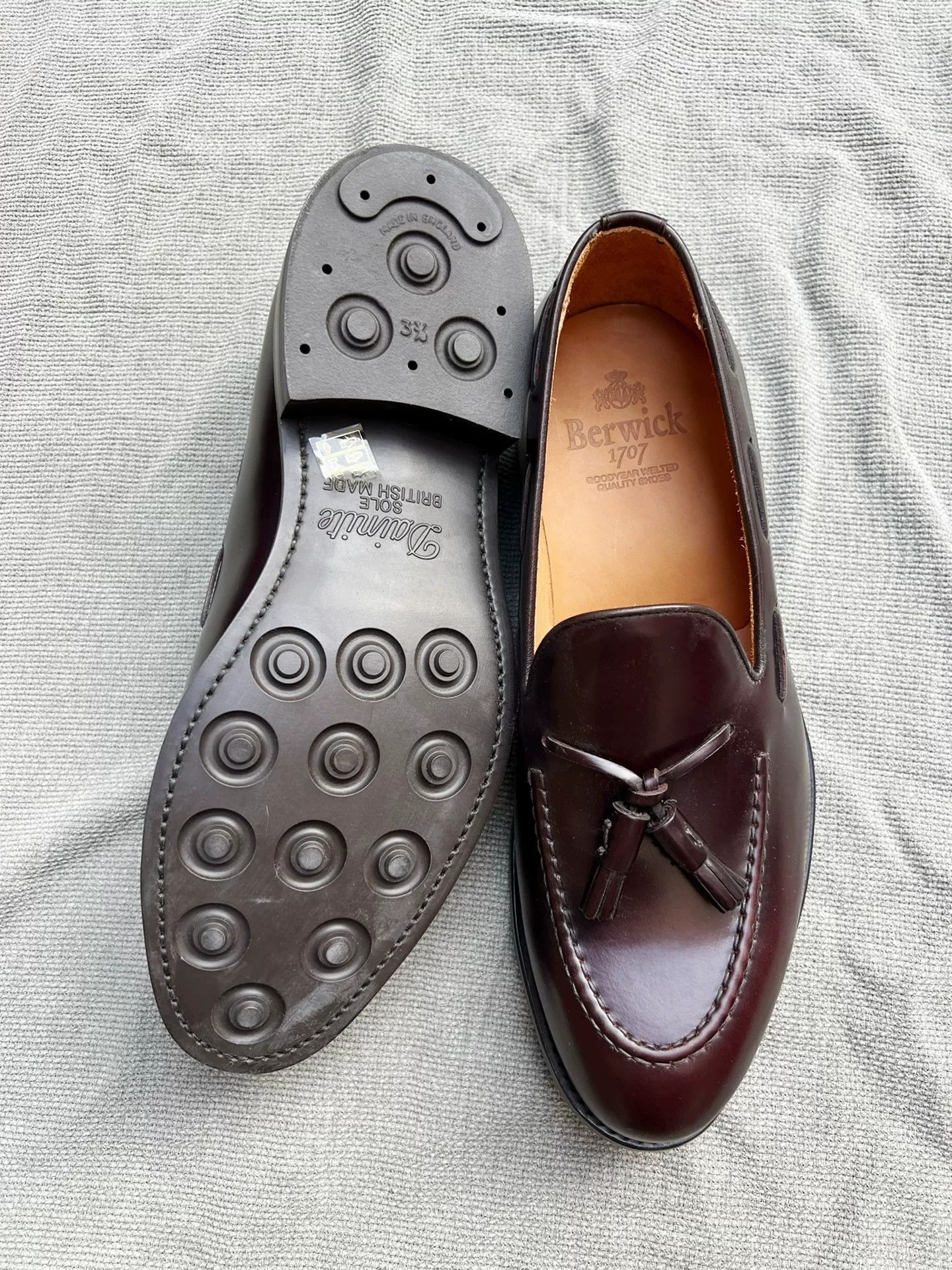 Berwick 1707 Burgundy Leather Loafers with Tassels Size US 10 / EU 43 - 6 Thumbnail
