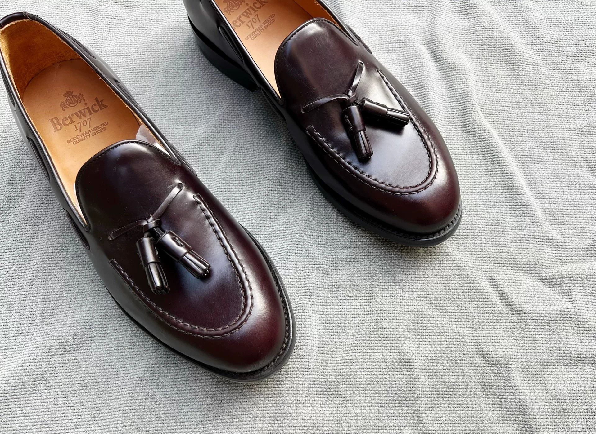 Berwick 1707 Burgundy Leather Loafers with Tassels Size US 10 / EU 43 - 2 Thumbnail