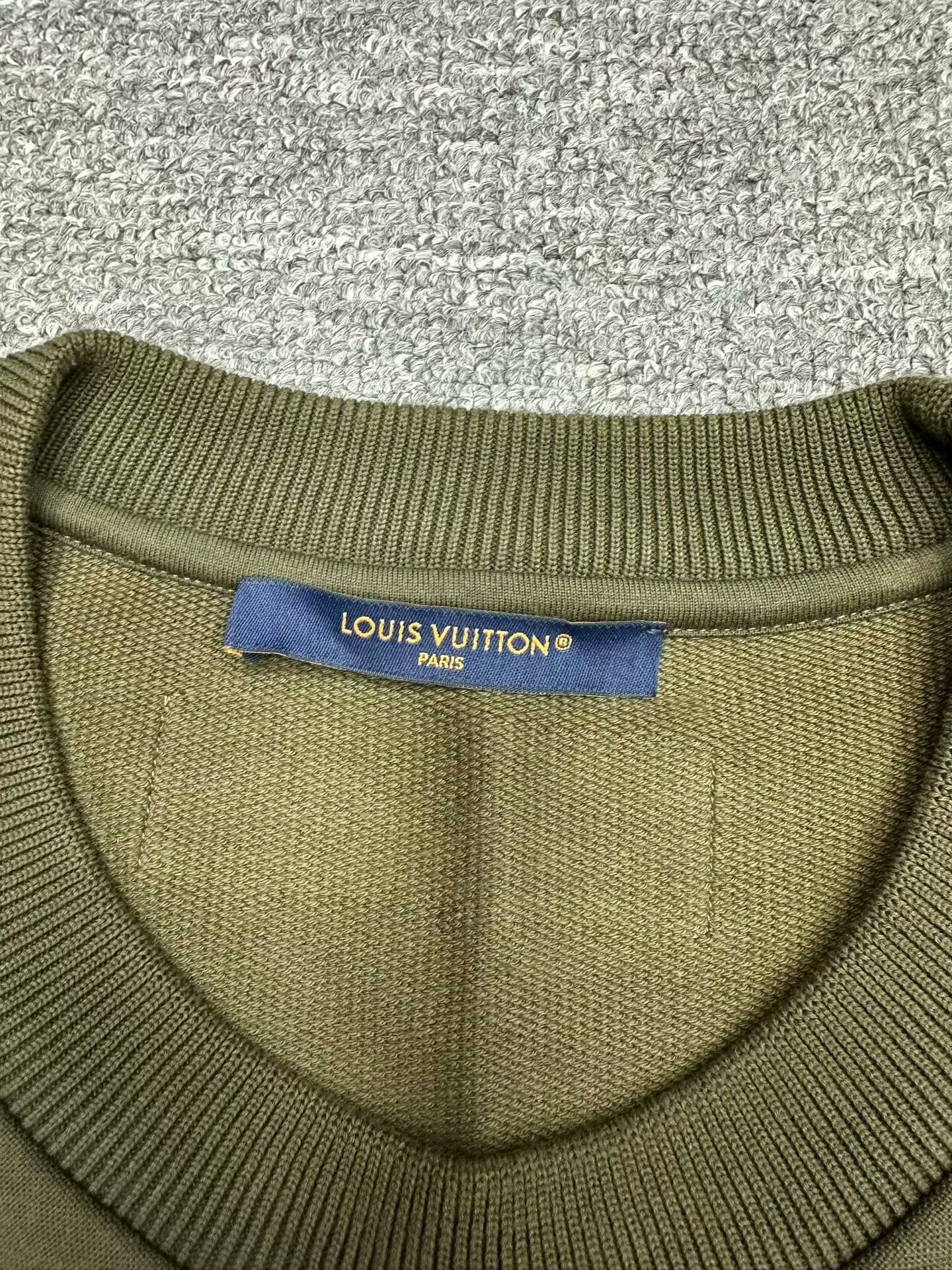 Louis Vuitton louis vuitton twisted logo sweatshirt xxl Size US XXL / EU 58 / 5 - 2 Thumbnail