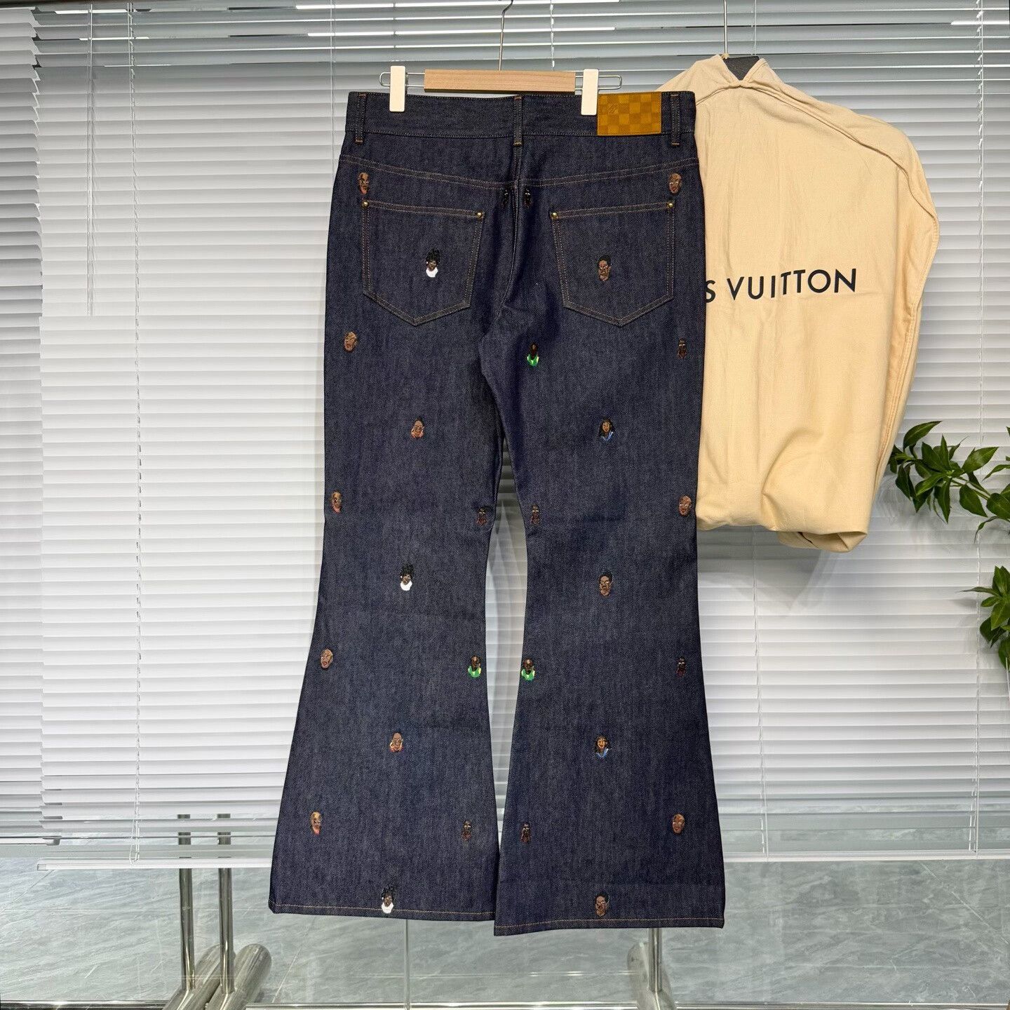 Louis Vuitton lv flared jeans with embroidered logo Size US 34 / EU 50 - 2 Thumbnail