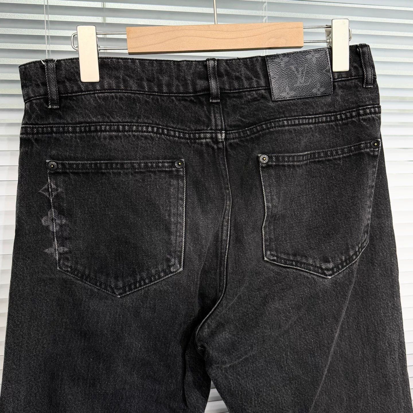 LVXWA lv black denim straight pants with logo Size US 31 - 4 Thumbnail