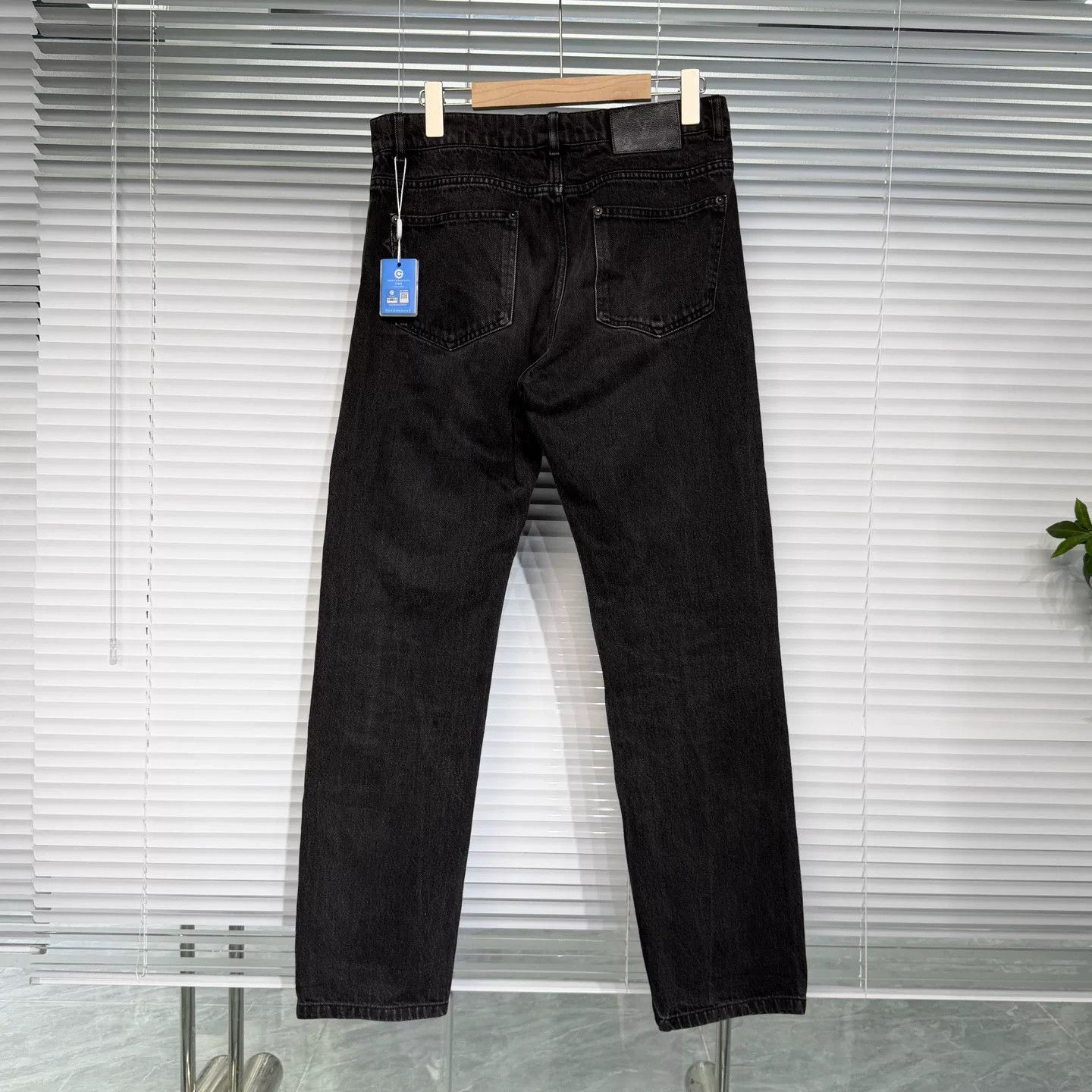 LVXWA lv black denim straight pants with logo Size US 31 - 2 Thumbnail