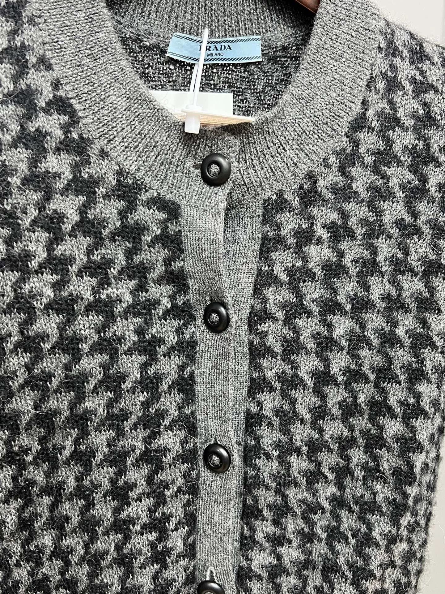 Prada prada houndstooth cashmere cardigan Size M / US 6-8 / IT 42-44 - 3 Thumbnail