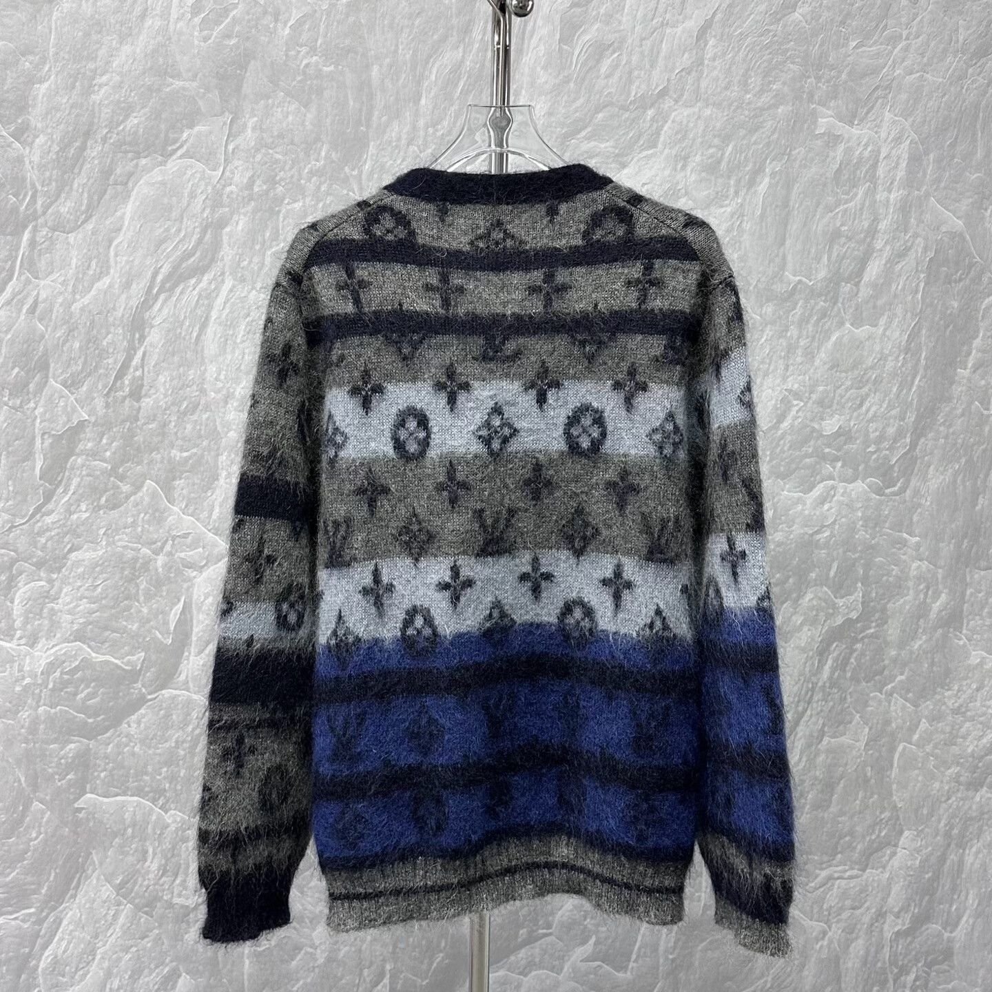 Louis Vuitton louis vuitton grey mohair cardigan XXL Size XXL / US 16-18 / IT 52-54 - 4 Thumbnail