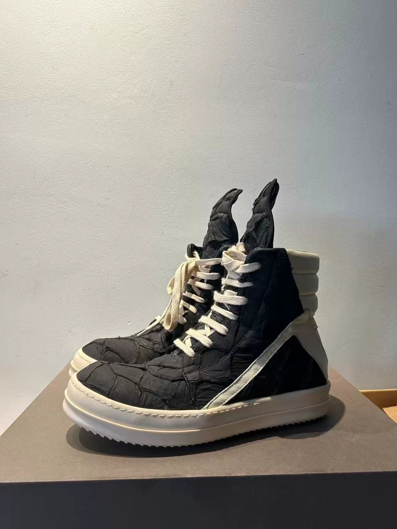 Rick Owens Rick Owens Unique Fish Skin Sneakers Size US 6 / EU 39 - 2 Thumbnail