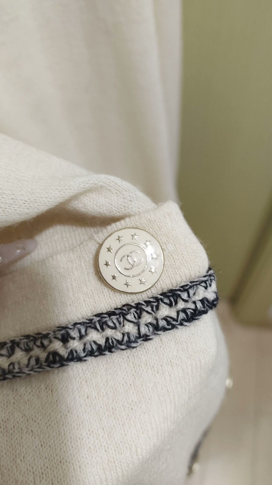 Chanel Chanel Classic Knit Cardigan in Wool Size M / US 6-8 / IT 42-44 - 4 Thumbnail