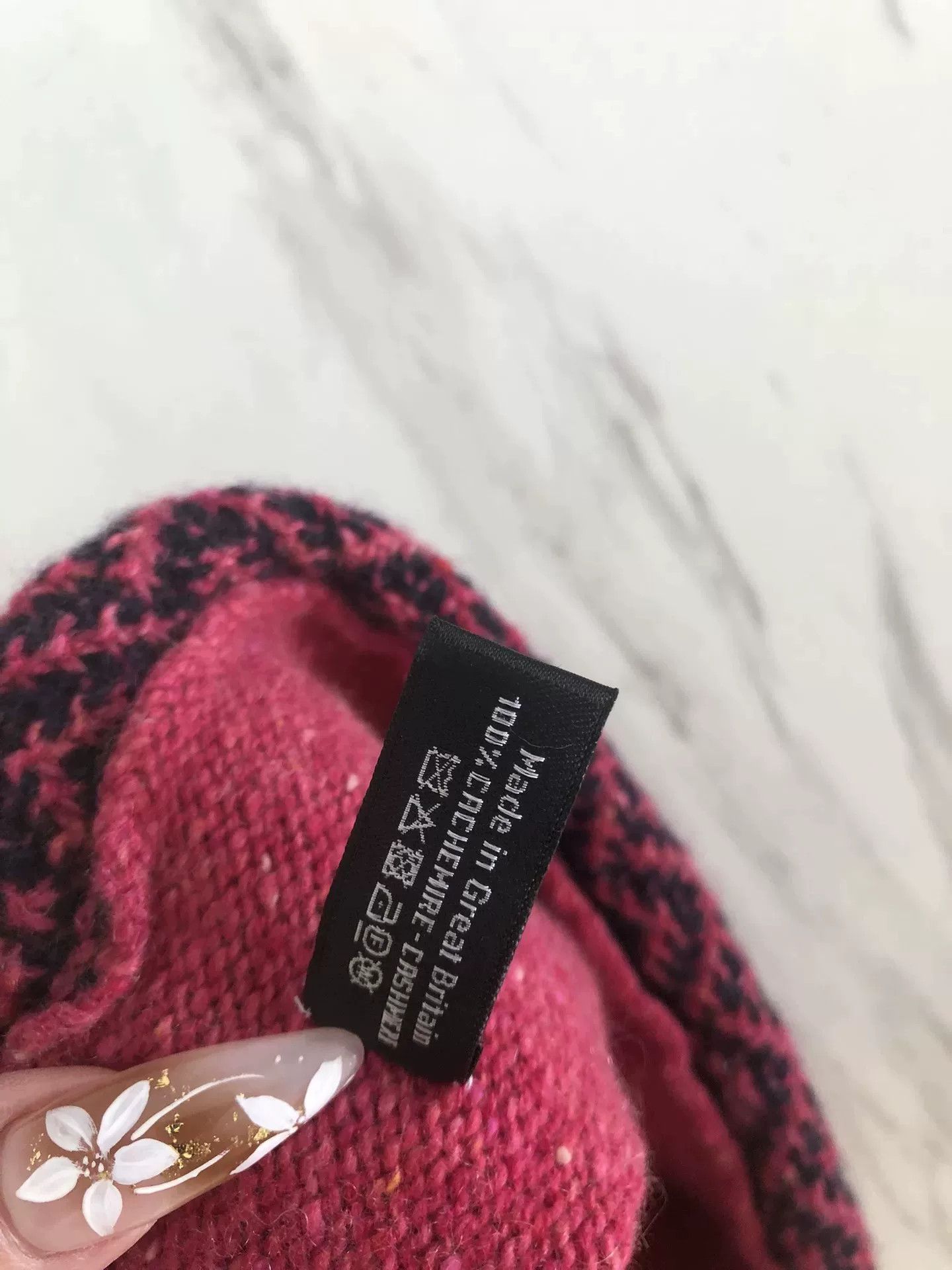 Chanel Chanel Cashmere Knitted Hat in Red-Black Size ONE SIZE - 4 Thumbnail