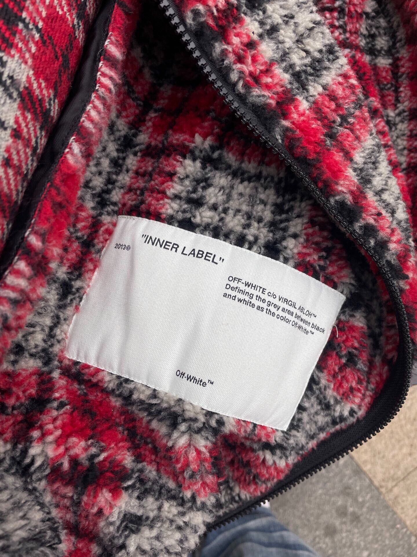 Off-White Off White Lamb Fleece Coat for Sale Size XS / US 0-2 / IT 36-38 - 4 Thumbnail