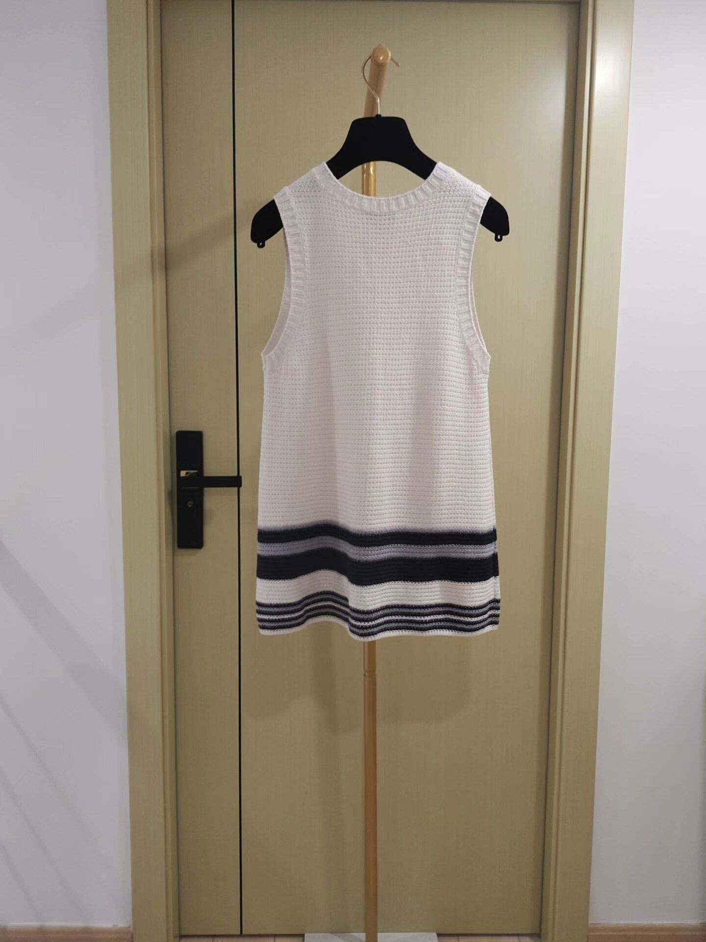 Chanel Chanel Black and White Knit Vest Size XS / US 0-2 / IT 36-38 - 2 Thumbnail