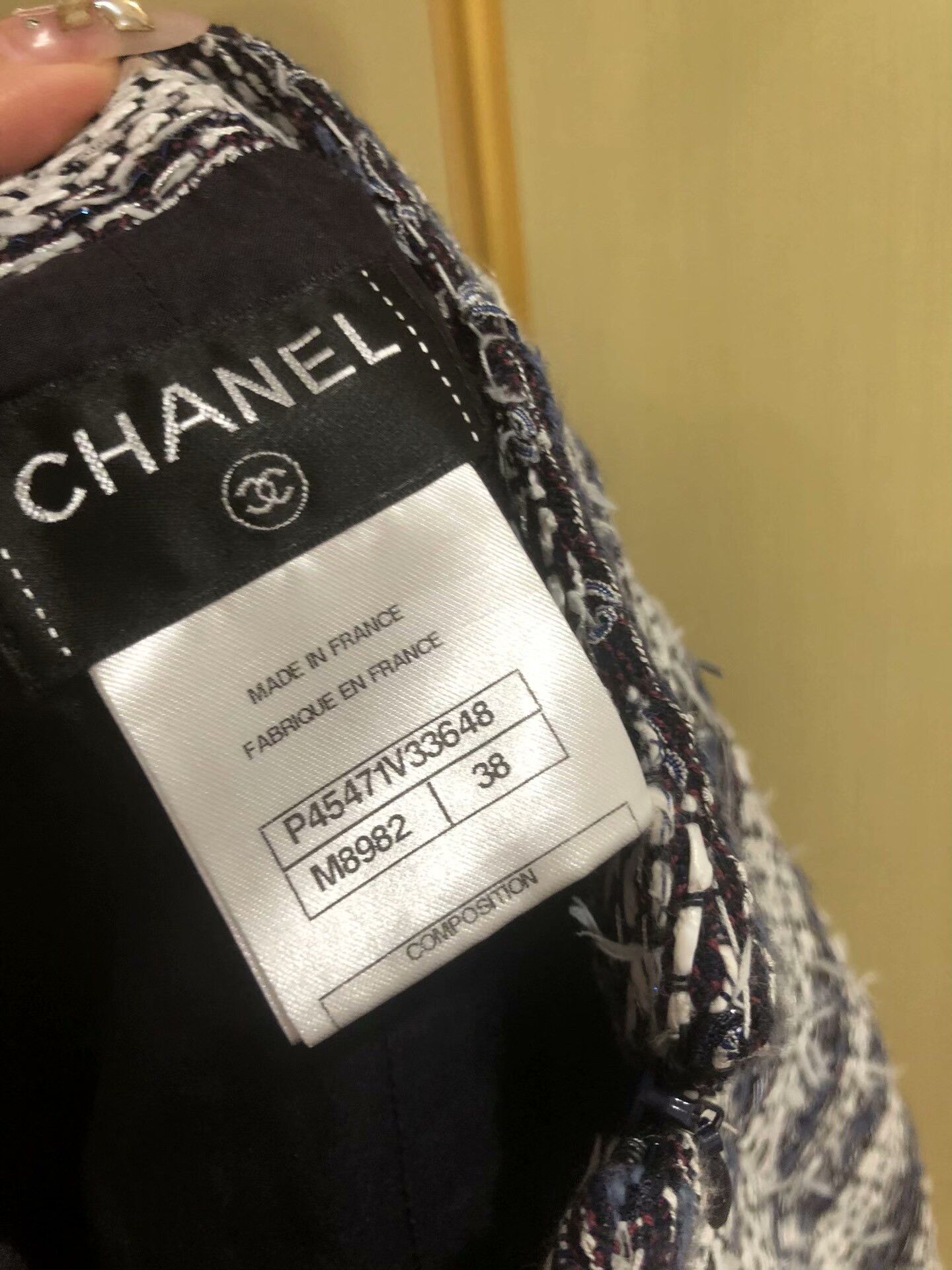 Chanel Chanel Tweed Shorts Authentic Women's Wear Size 27" / US 4 / IT 40 - 4 Thumbnail