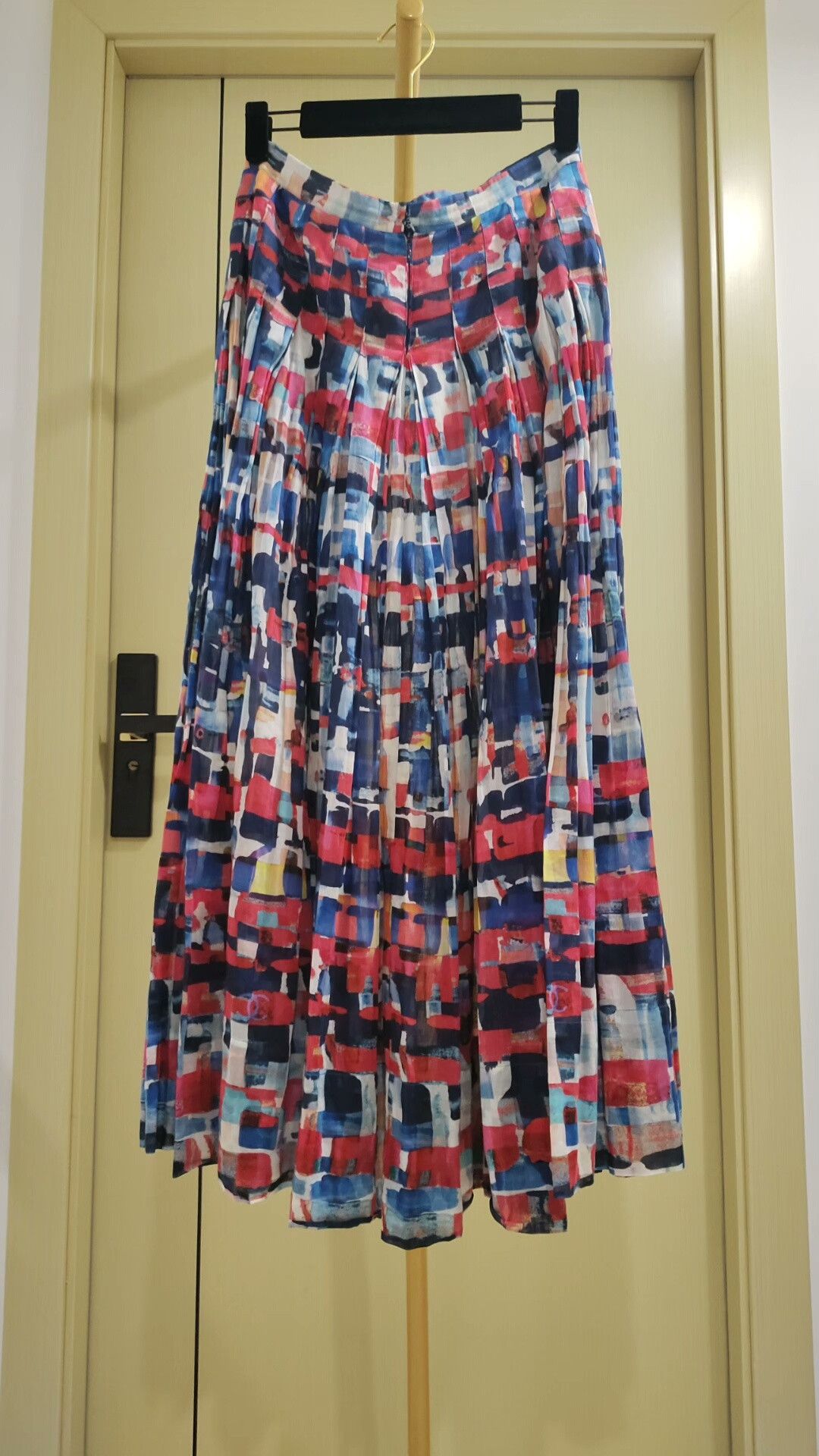 Chanel Chanel Abstract Print Pleated Skirt Size 26" / US 2 / IT 38 - 2 Thumbnail