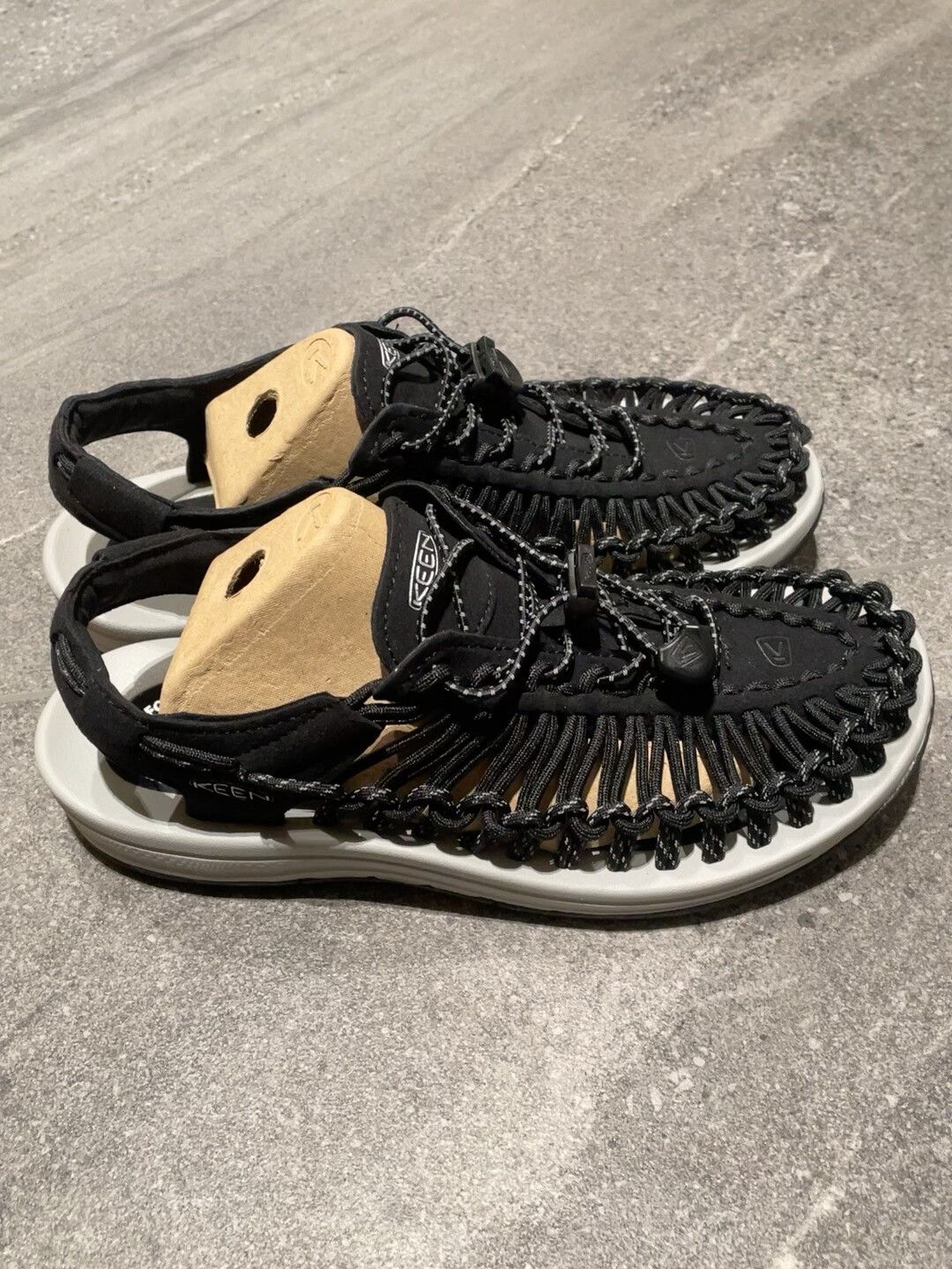 KEEN KEEN UNEEK Black Sandals for Outdoor Use Size US 7.5 / EU 40-41 - 3 Thumbnail