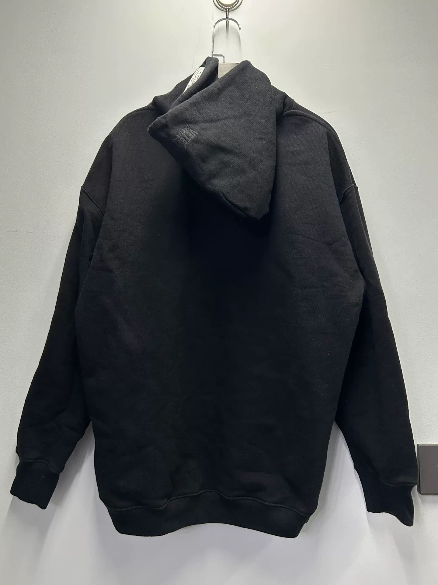 Vetements Vetements Logo Black Hoodie Size M Size US M / EU 48-50 / 2 - 2 Thumbnail