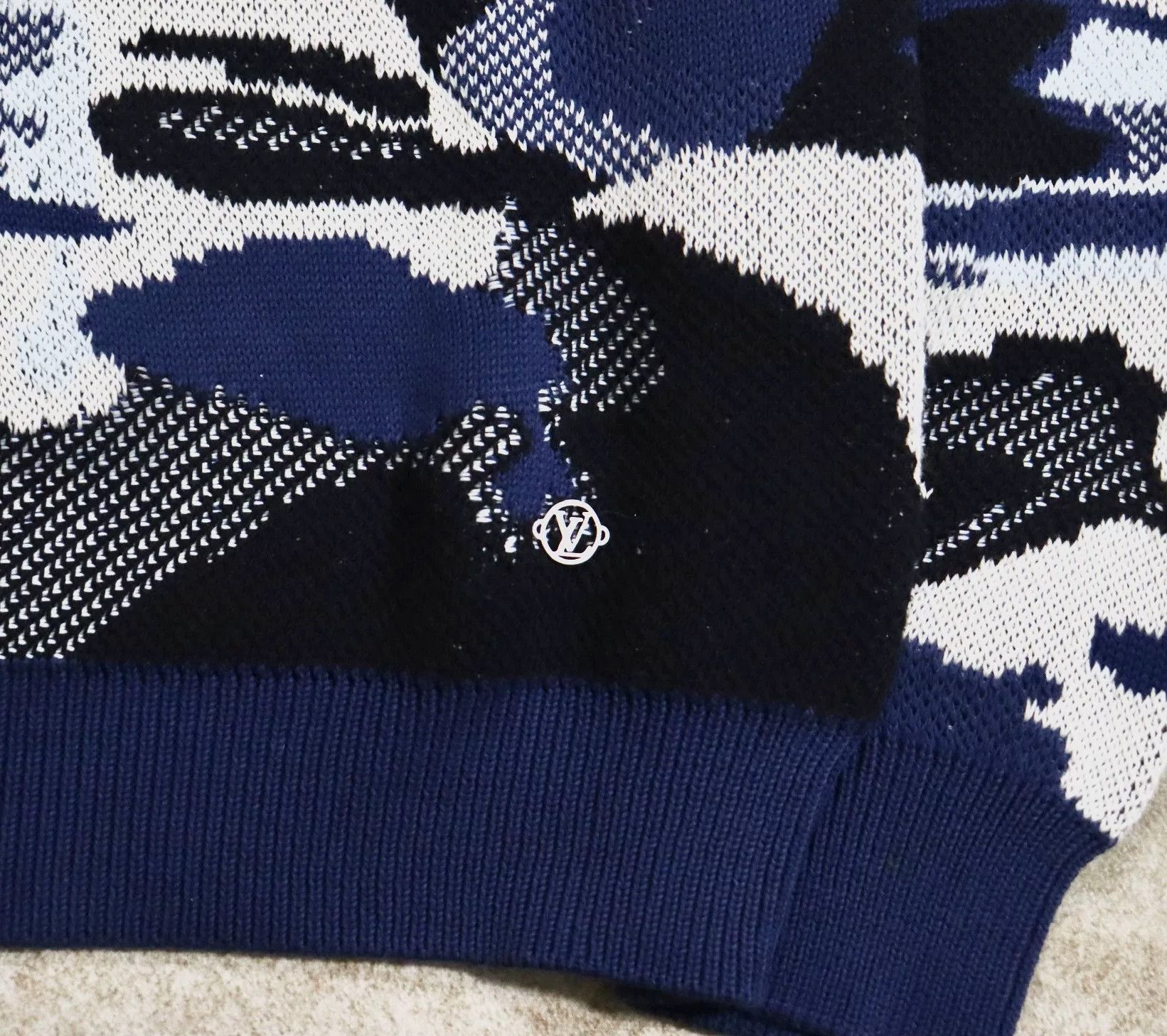 Louis Vuitton Louis Vuitton Knit Sweater with Ombre Pattern Size US M / EU 48-50 / 2 - 4 Thumbnail