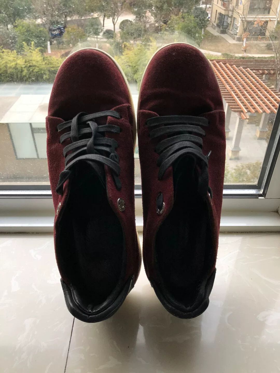 Louis Vuitton Louis Vuitton Men's Burgundy Sneakers Size US 8 / EU 41 - 2 Thumbnail