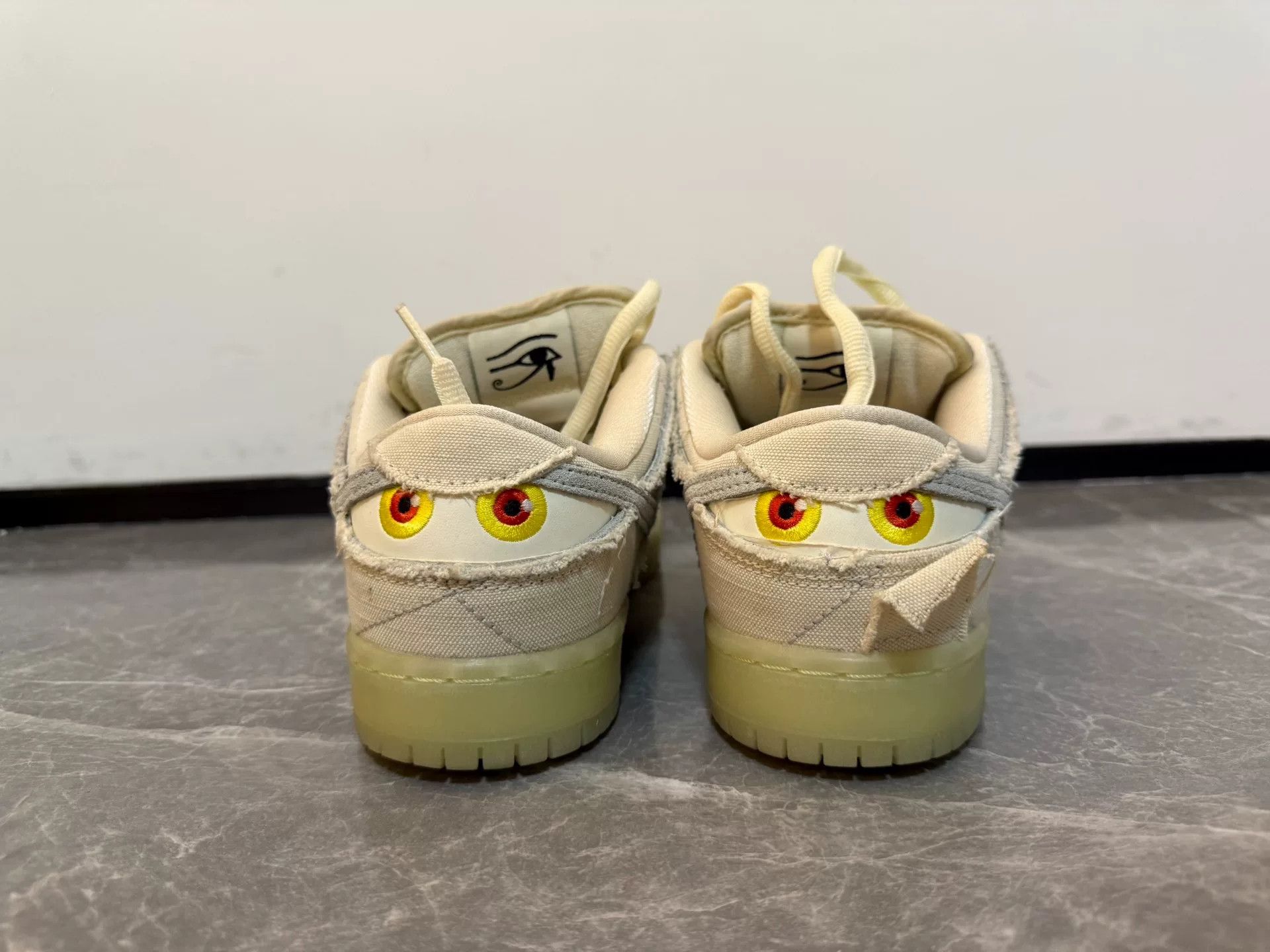 Nike Nike Dunk Halloween Glow-in-Dark Beige Size US 6 / EU 39 - 3 Thumbnail