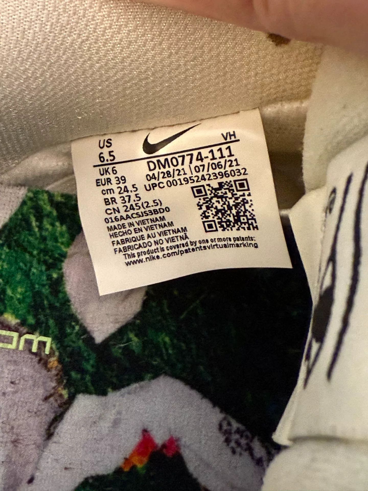 Nike Nike Dunk Halloween Glow-in-Dark Beige Size US 6 / EU 39 - 8 Thumbnail