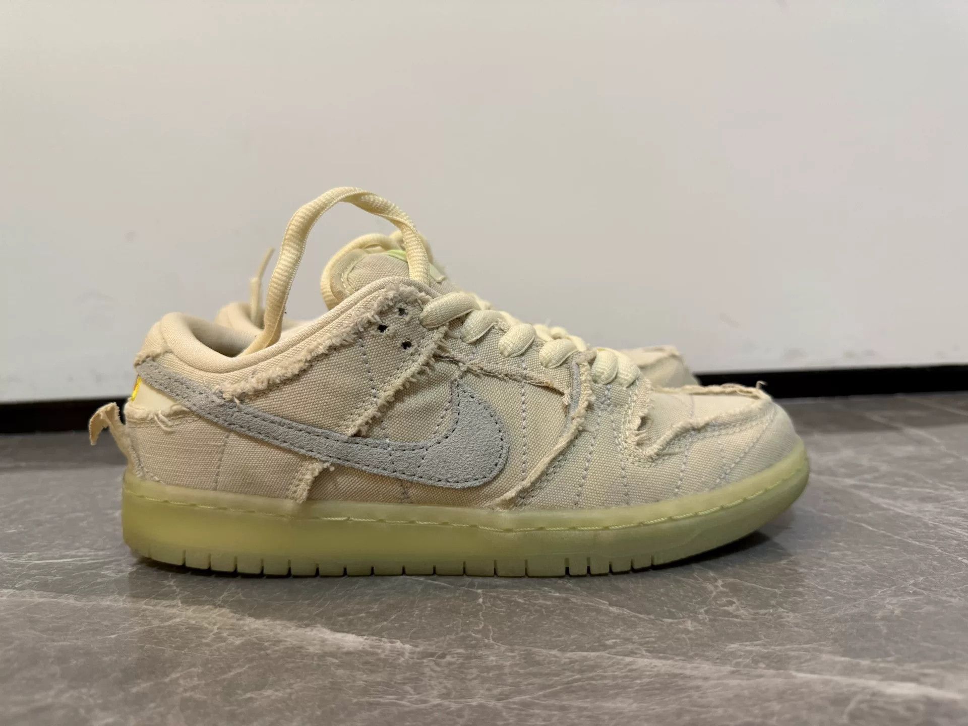 Nike Nike Dunk Halloween Glow-in-Dark Beige Size US 6 / EU 39 - 2 Thumbnail