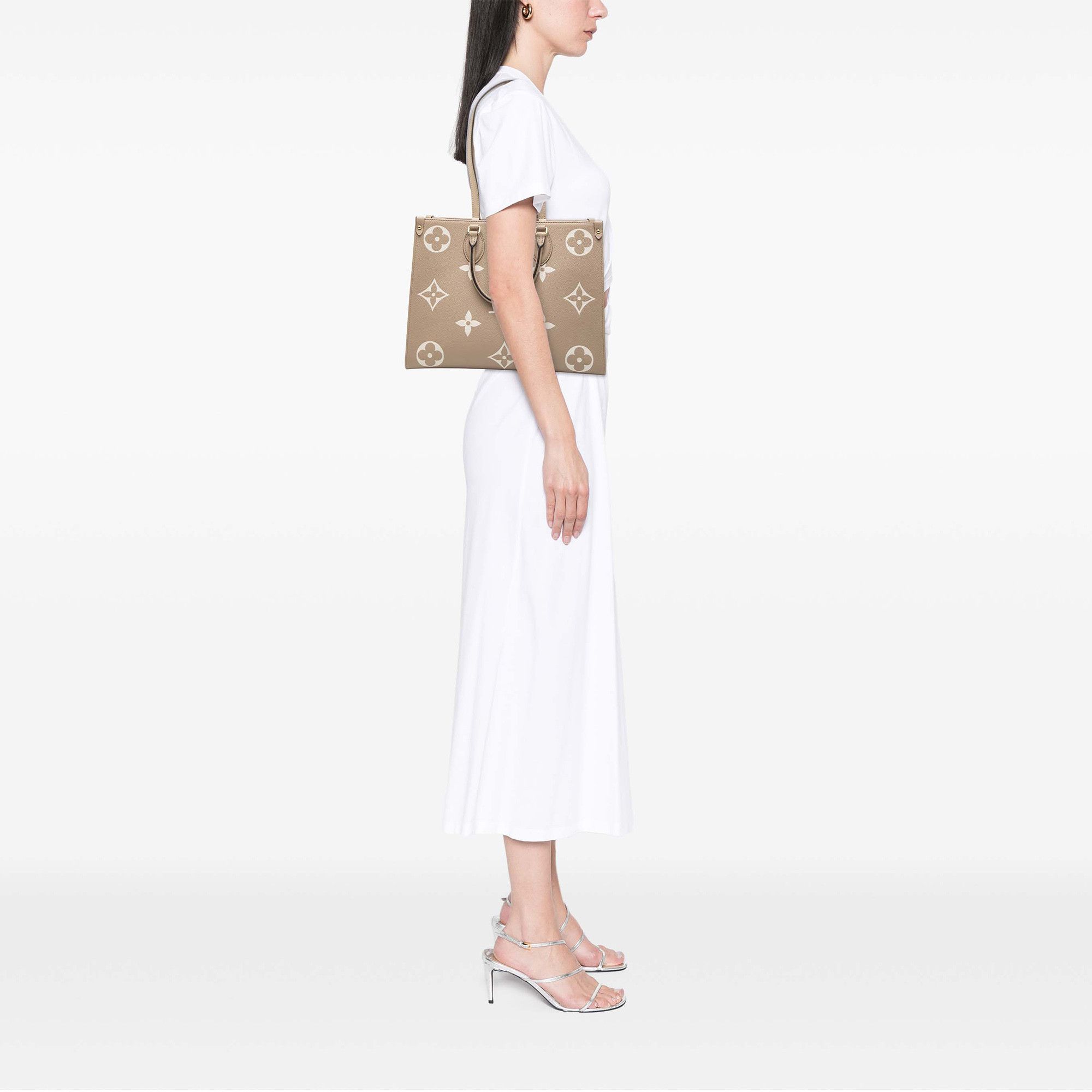Louis Vuitton Louis Vuitton Bicolor Monogram Empreinte Giant Onthego MM Size ONE SIZE - 6 Thumbnail