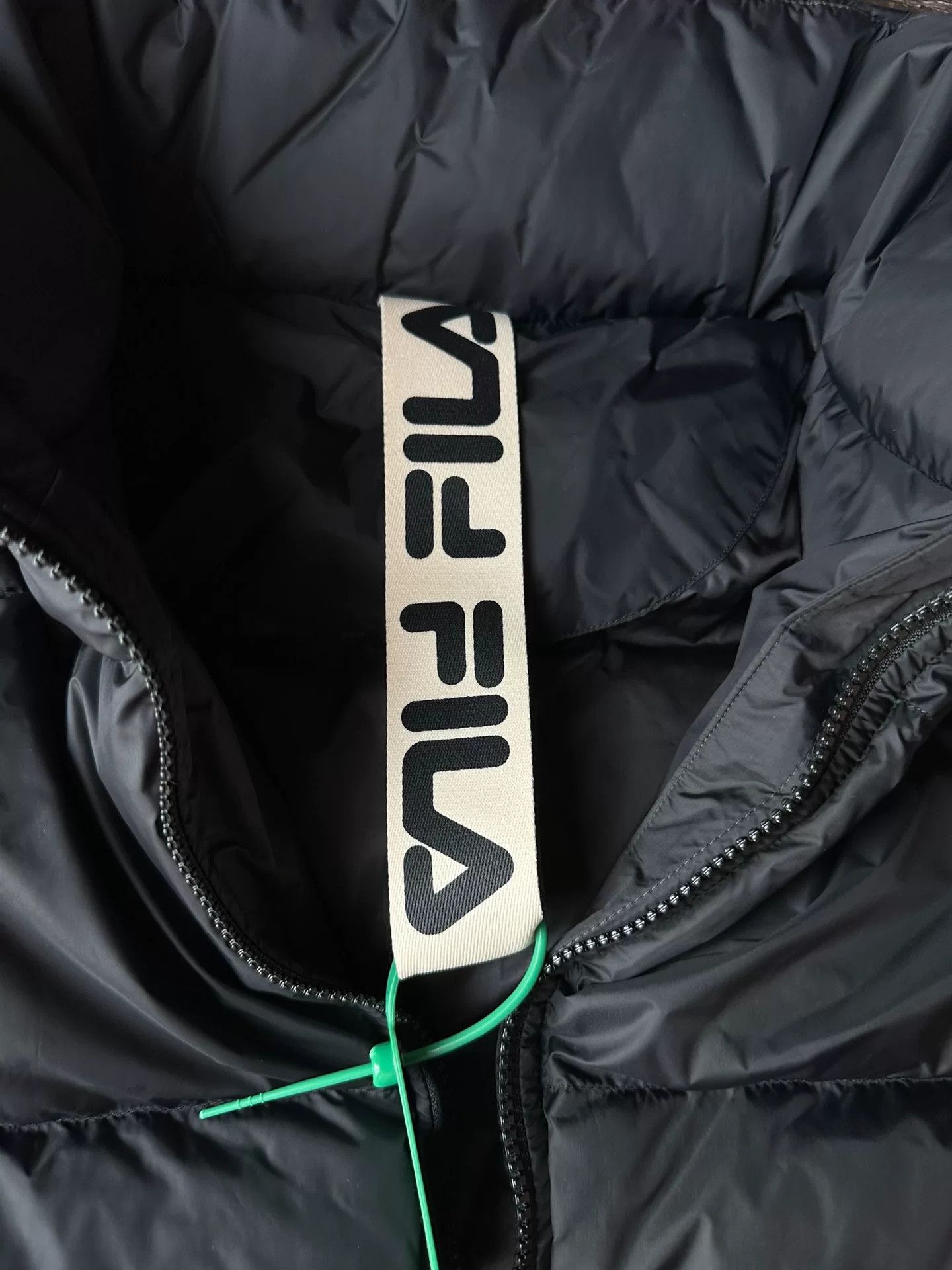 Fila FILA 22FW Solid Cuff Logo Zip Short Puffer Size XS / US 0-2 / IT 36-38 - 3 Thumbnail