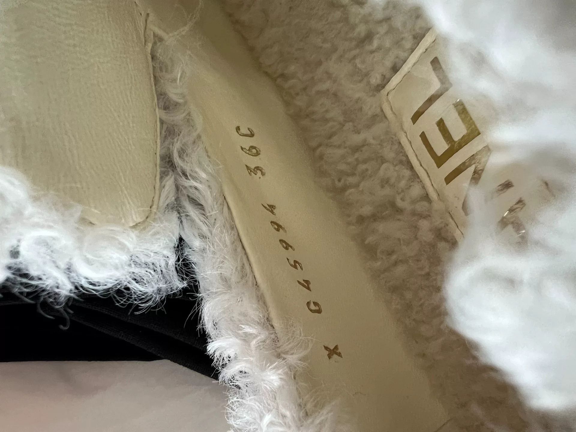 Chanel Chanel New Wool Teddy Loafers Size US 5 / IT 35 - 4 Thumbnail