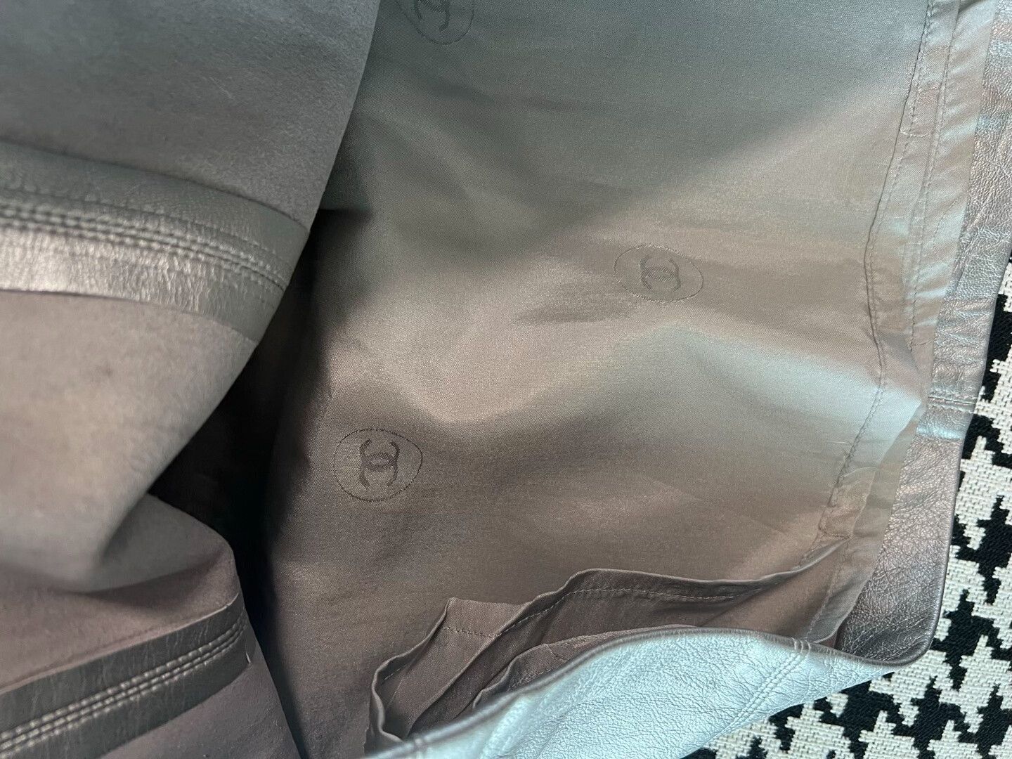 Chanel Chanel Vintage Silver Leather Skirt Size 36" / US 14 / IT 50 - 8 Thumbnail