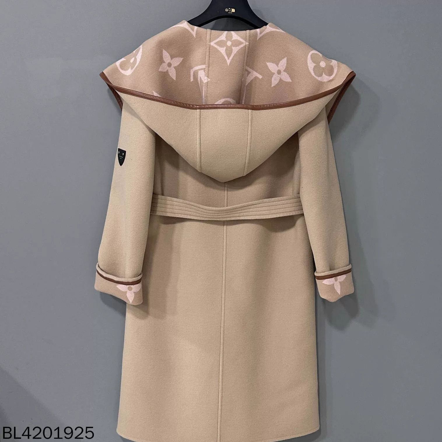 Louis Vuitton Louis Vuitton Nude Pink Flower Robe Coat Size XS / US 0-2 / IT 36-38 - 4 Thumbnail