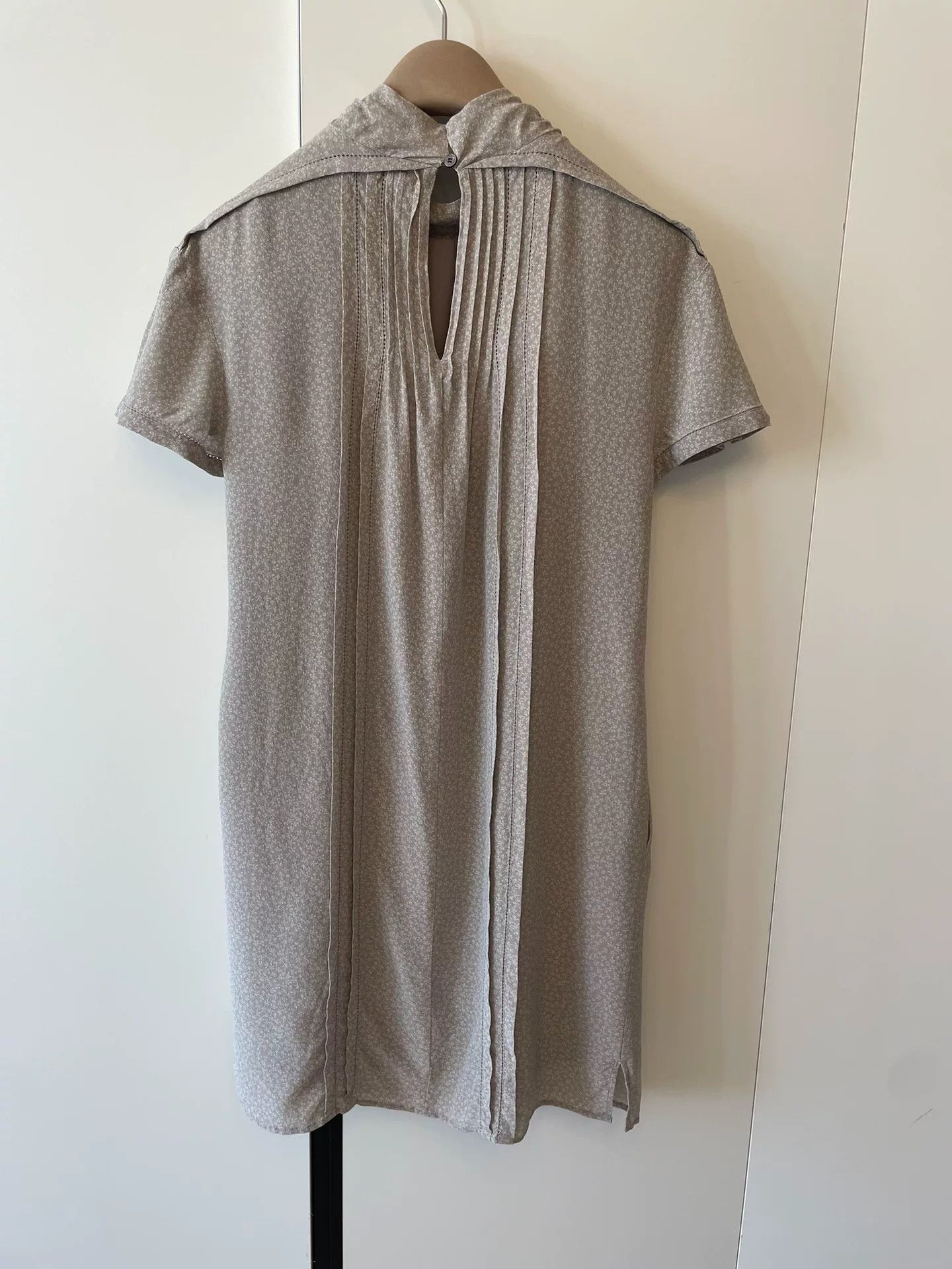 Burberry Burberry Silk Floral Pleated Dress Size S / US 4 / IT 40 - 2 Thumbnail