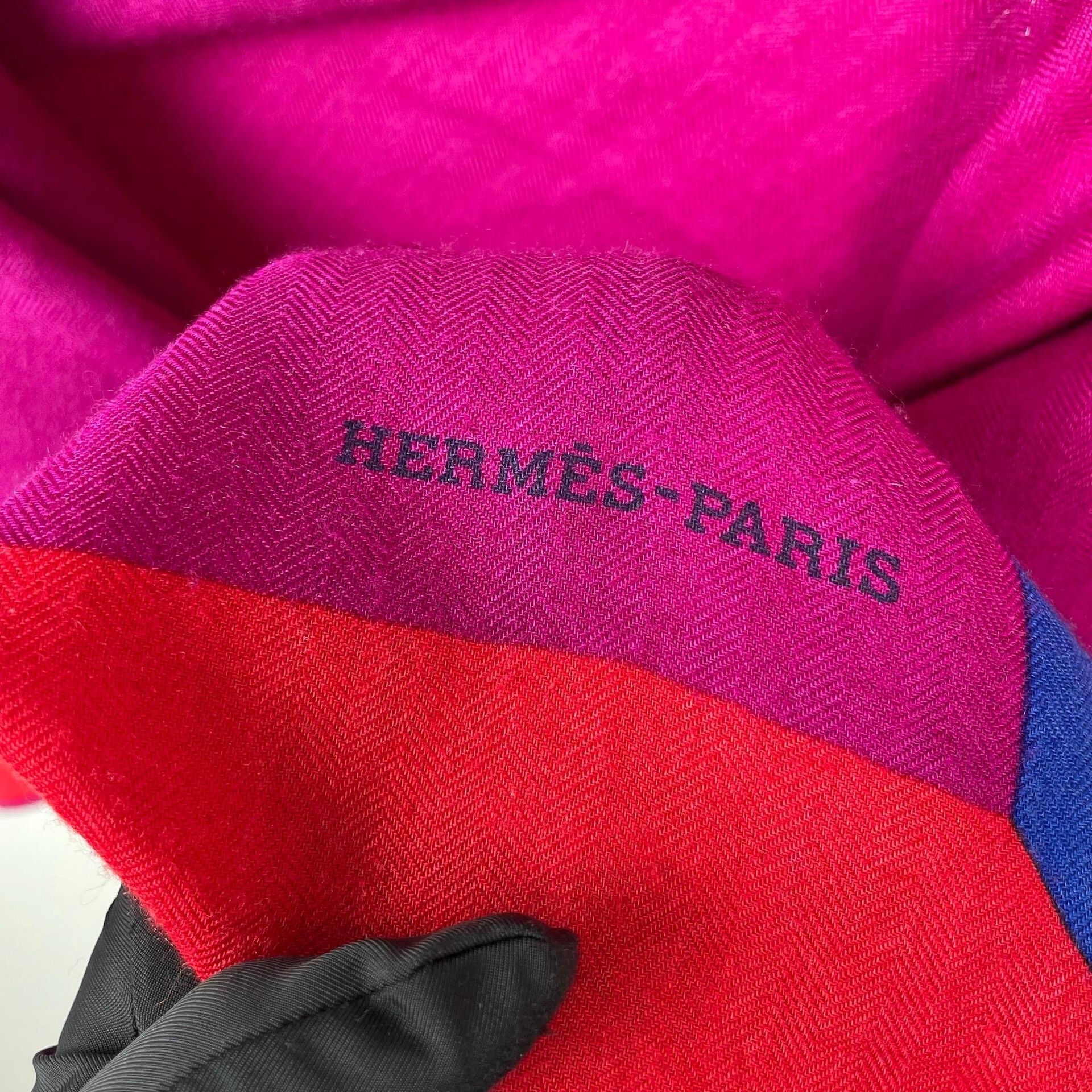 Hermes Hermes Cashmere Silk Triangle Scarf Size ONE SIZE - 3 Thumbnail