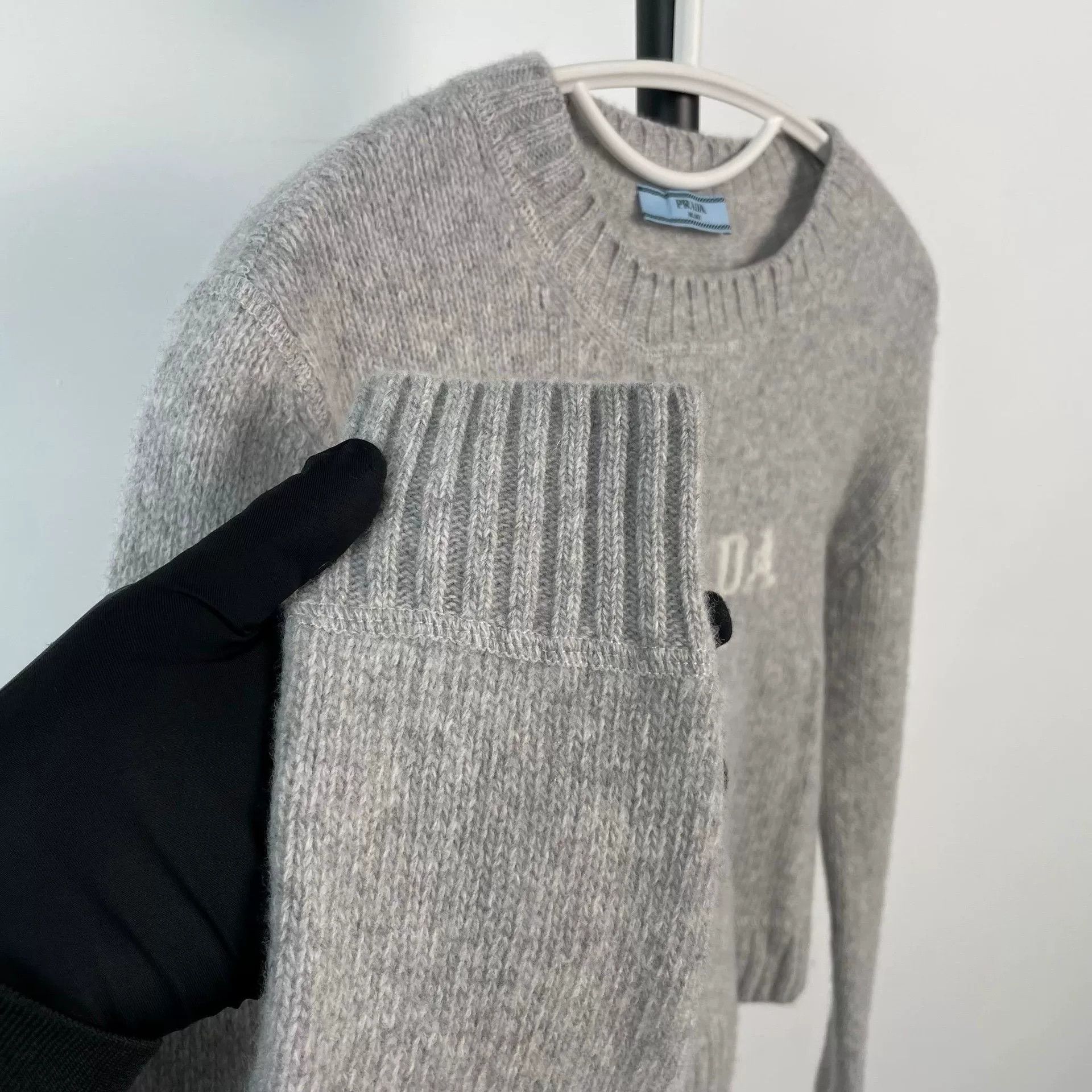 Prada Prada Wool Cashmere Sweater Size 42 Size M / US 6-8 / IT 42-44 - 4 Thumbnail