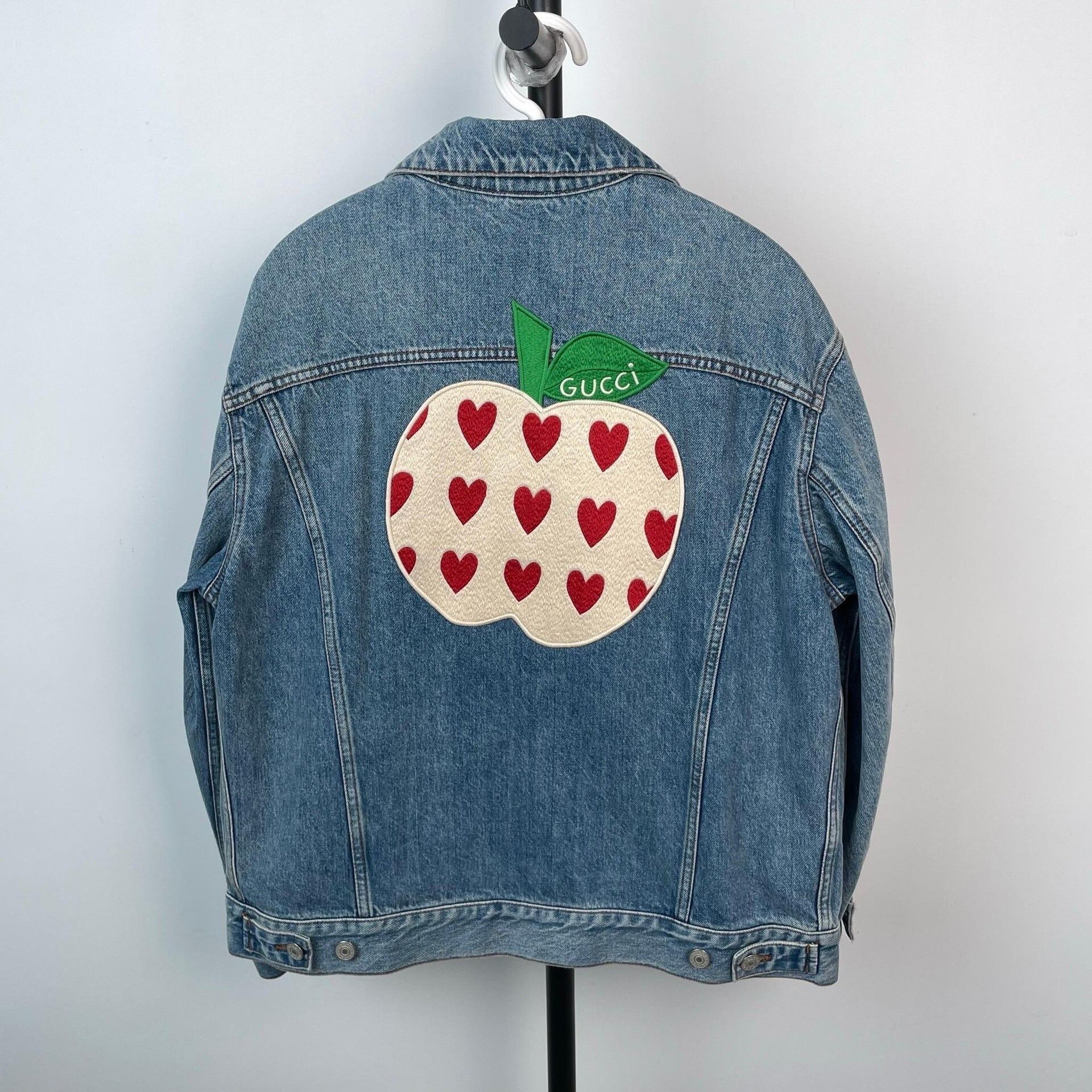Gucci Gucci Valentine Limited Apple Embroidery Denim Jacket Size S / US 4 / IT 40 - 2 Thumbnail
