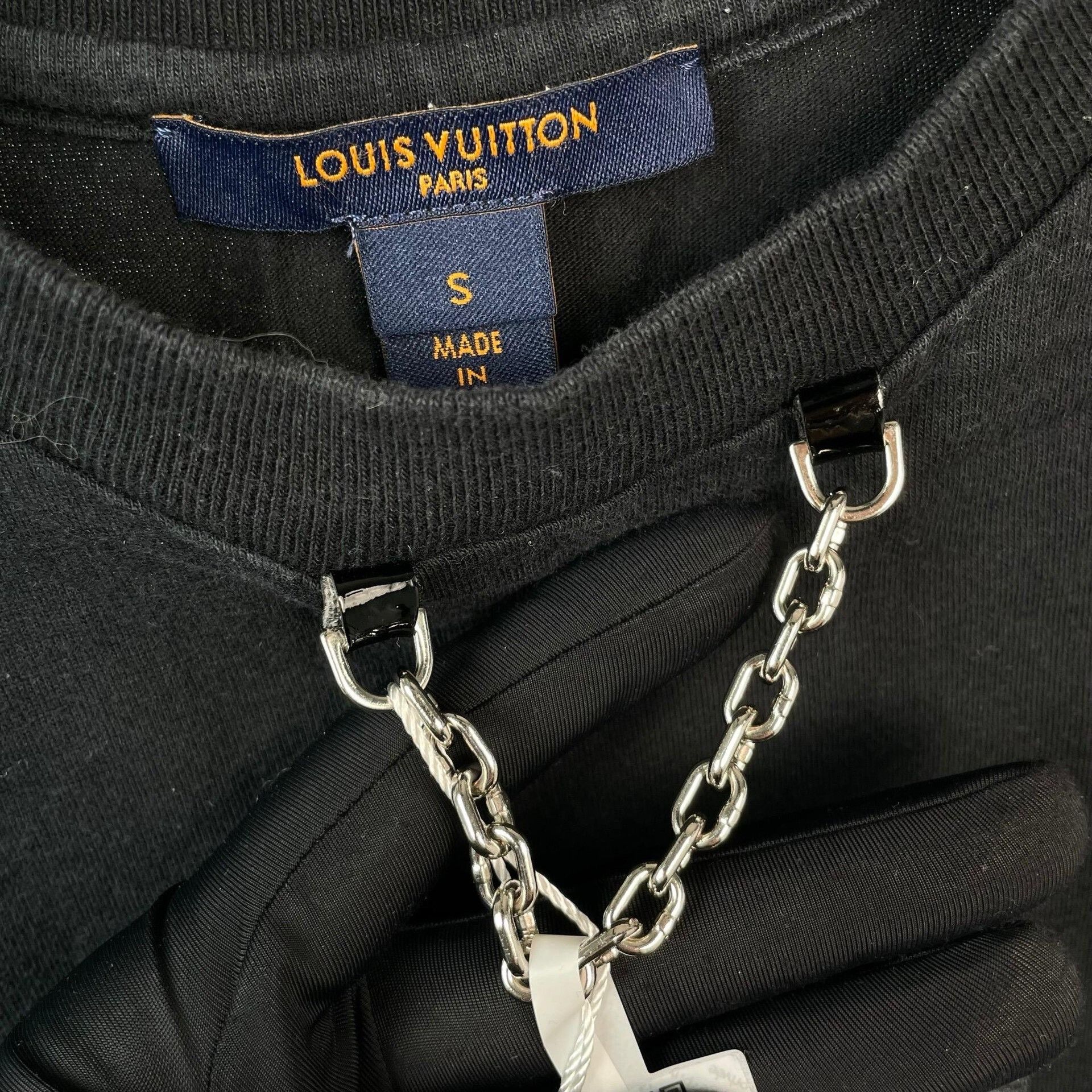 Louis Vuitton Louis Vuitton Black Chain Logo T-Shirt Size US S / EU 44-46 / 1 - 4 Thumbnail