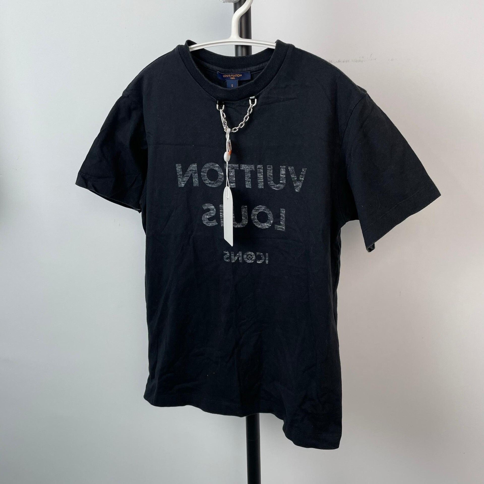 Louis Vuitton Louis Vuitton Black Chain Logo T-Shirt Size US S / EU 44-46 / 1 - 3 Thumbnail
