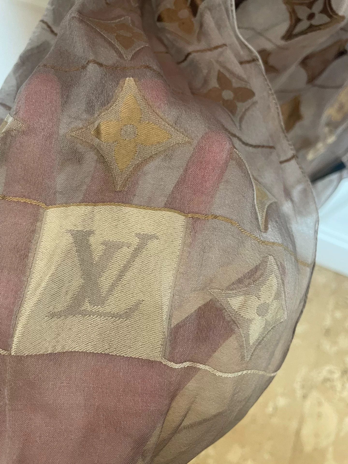 Louis Vuitton LV Silk Scarf Size ONE SIZE - 3 Thumbnail