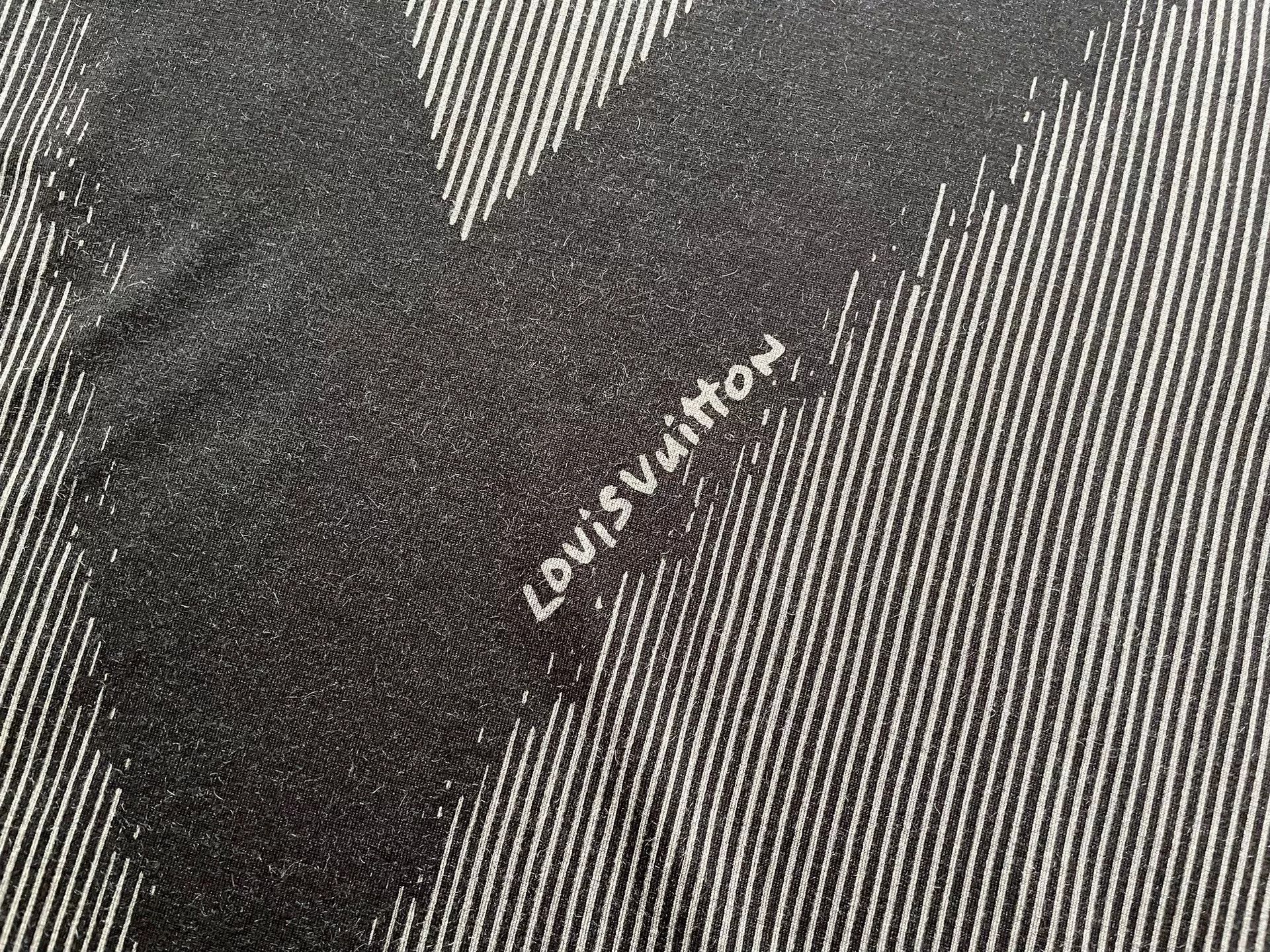 Louis Vuitton Louis Vuitton Men's Crew Neck T-Shirt Size US S / EU 44-46 / 1 - 5 Thumbnail
