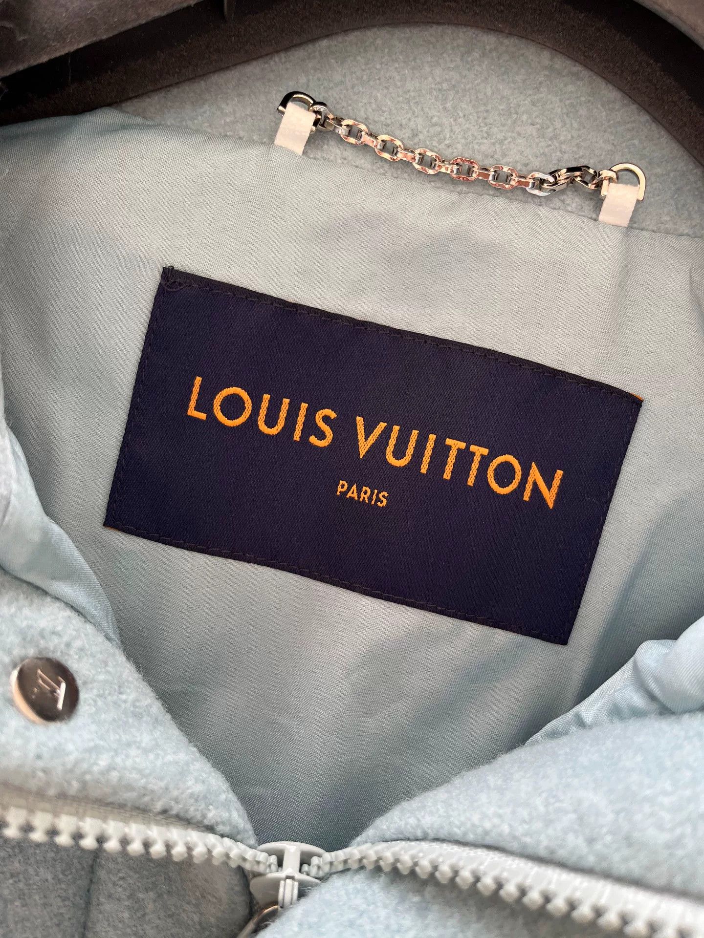 Louis Vuitton LV Top Size US M / EU 48-50 / 2 - 5 Thumbnail
