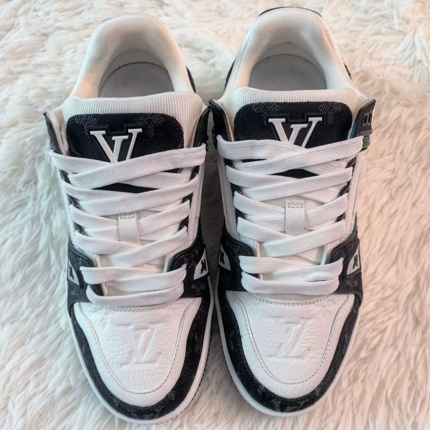 Louis Vuitton Louis Vuitton Trainer Women's Low-Top Sneakers Size US 6 / IT 36 - 2 Thumbnail