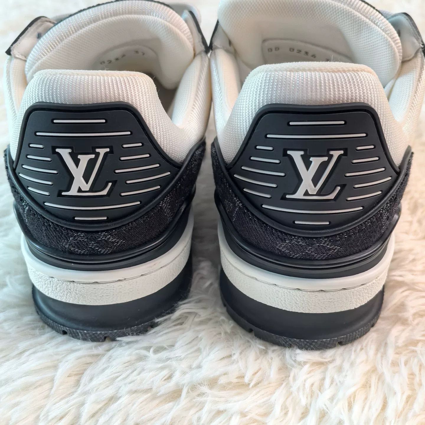 Louis Vuitton Louis Vuitton Trainer Women's Low-Top Sneakers Size US 6 / IT 36 - 4 Thumbnail