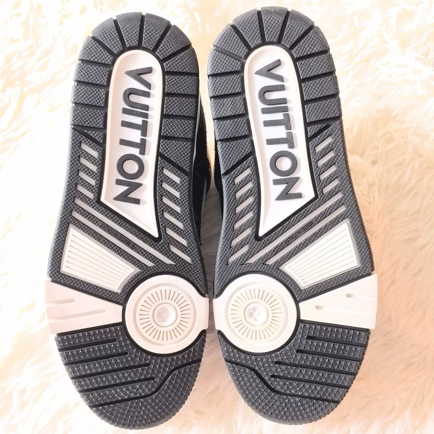 Louis Vuitton Louis Vuitton Trainer Women's Low-Top Sneakers Size US 6 / IT 36 - 8 Thumbnail