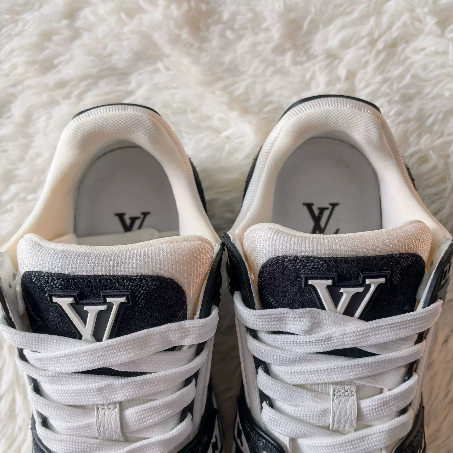 Louis Vuitton Louis Vuitton Trainer Women's Low-Top Sneakers Size US 6 / IT 36 - 7 Thumbnail
