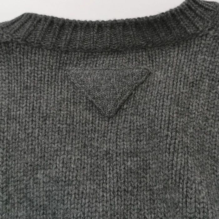 Prada Prada Wool Cashmere Blend V-Neck Sweater 36 Size XS / US 0-2 / IT 36-38 - 3 Thumbnail