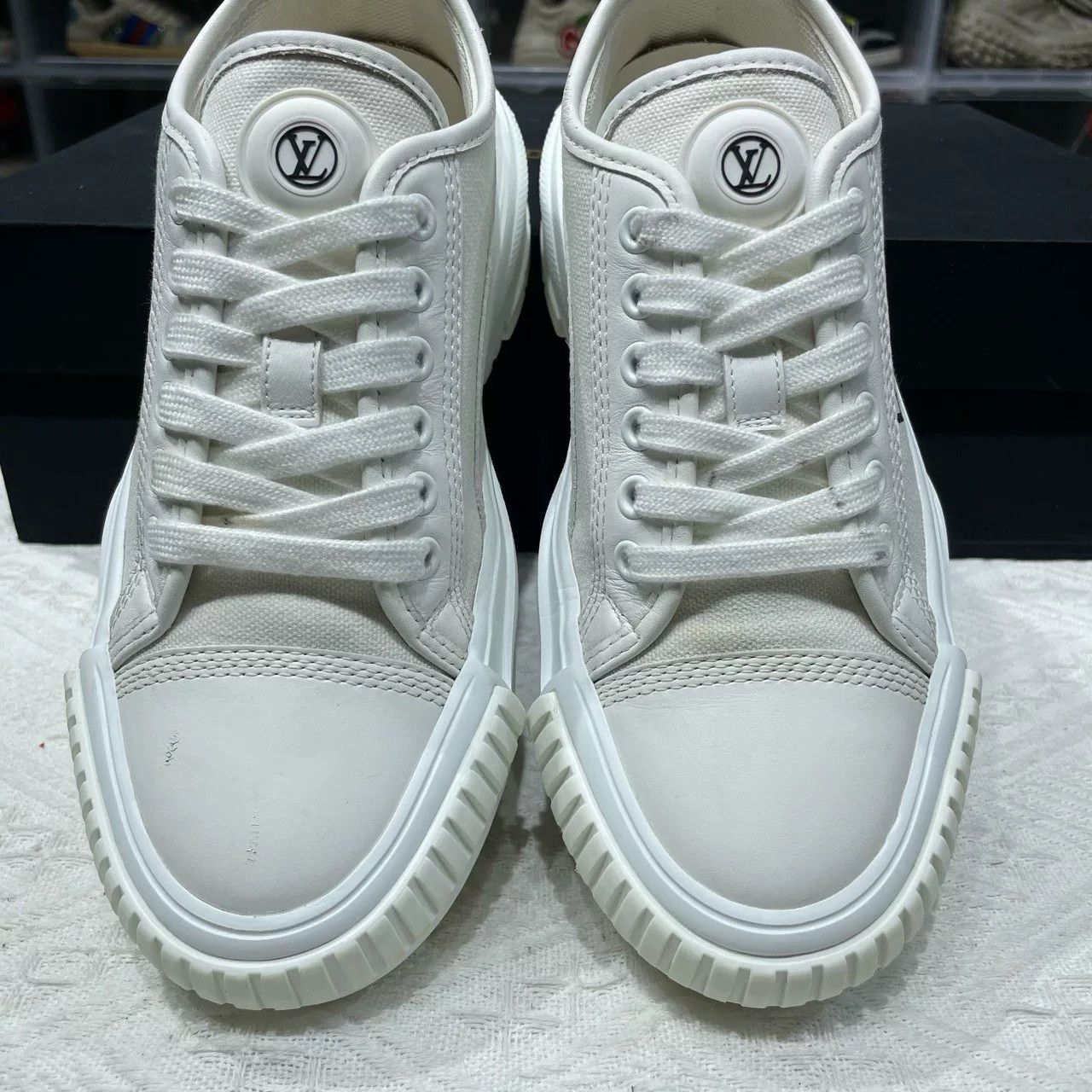Louis Vuitton Louis Vuitton Squad Women's White Sneakers Size US 5 / IT 35 - 3 Thumbnail