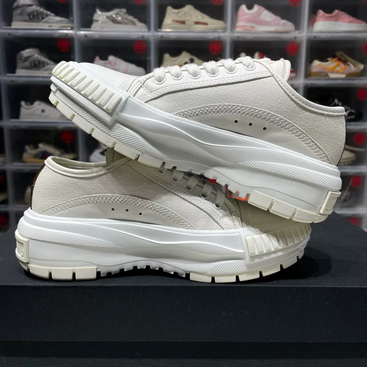 Louis Vuitton Louis Vuitton Squad Women's White Sneakers Size US 5 / IT 35 - 6 Thumbnail