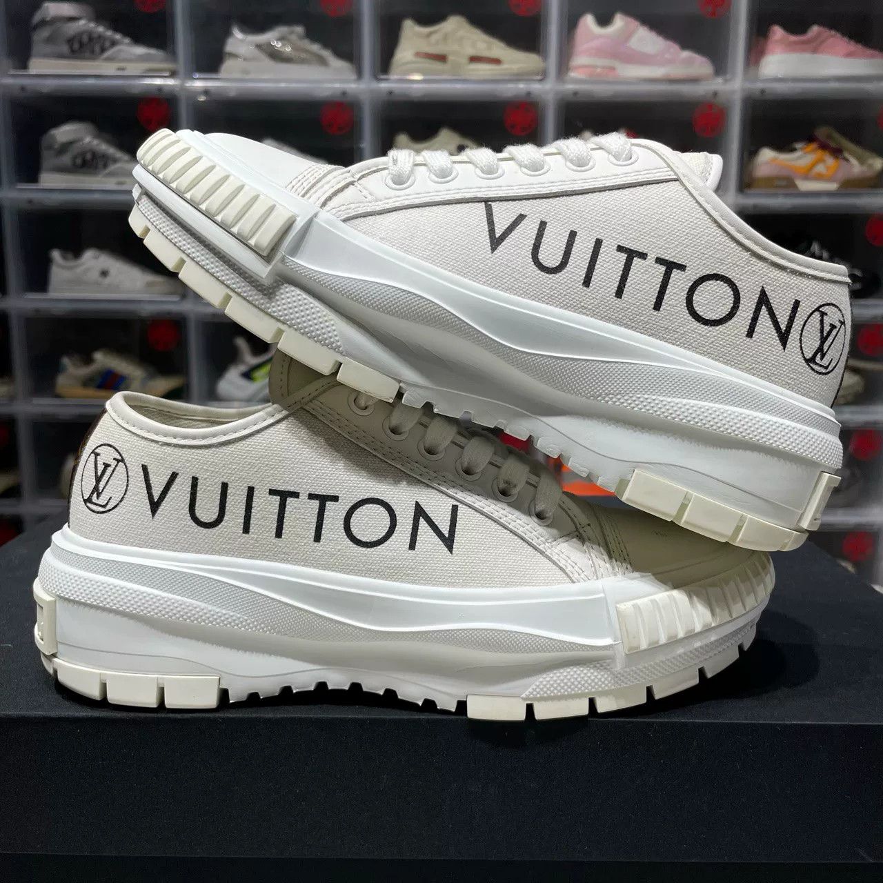 Louis Vuitton Louis Vuitton Squad Women's White Sneakers Size US 5 / IT 35 - 5 Thumbnail