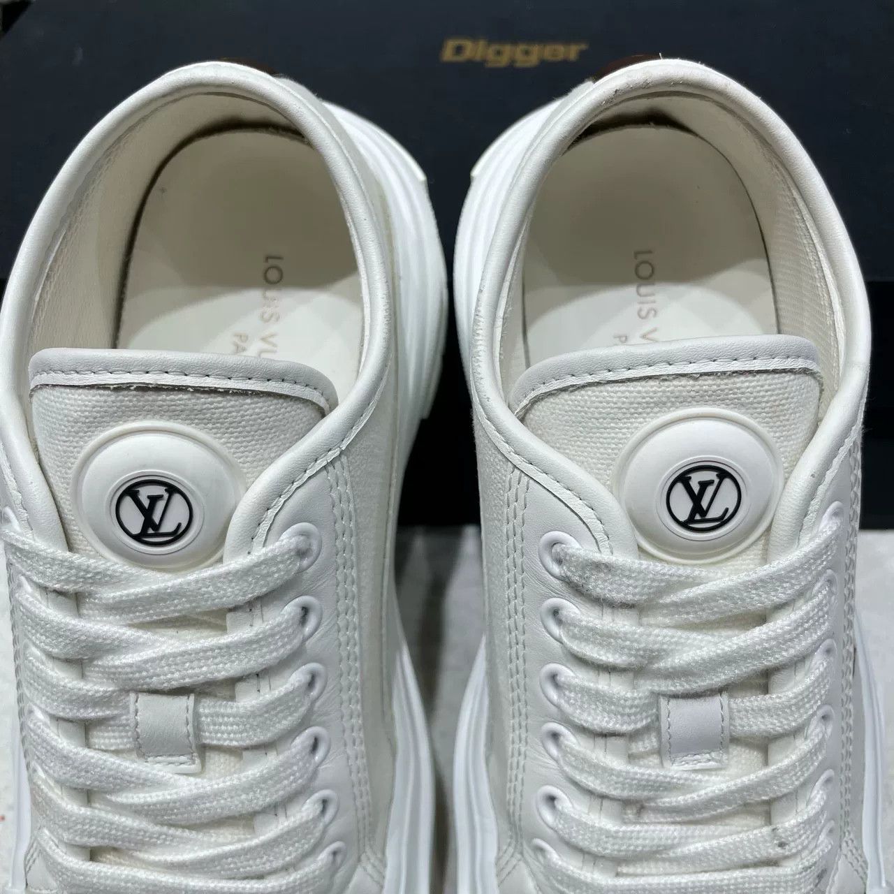 Louis Vuitton Louis Vuitton Squad Women's White Sneakers Size US 5 / IT 35 - 4 Thumbnail