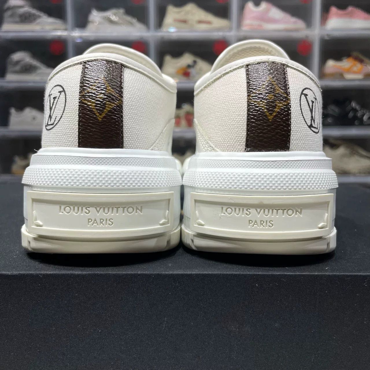 Louis Vuitton Louis Vuitton Squad Women's White Sneakers Size US 5 / IT 35 - 7 Thumbnail