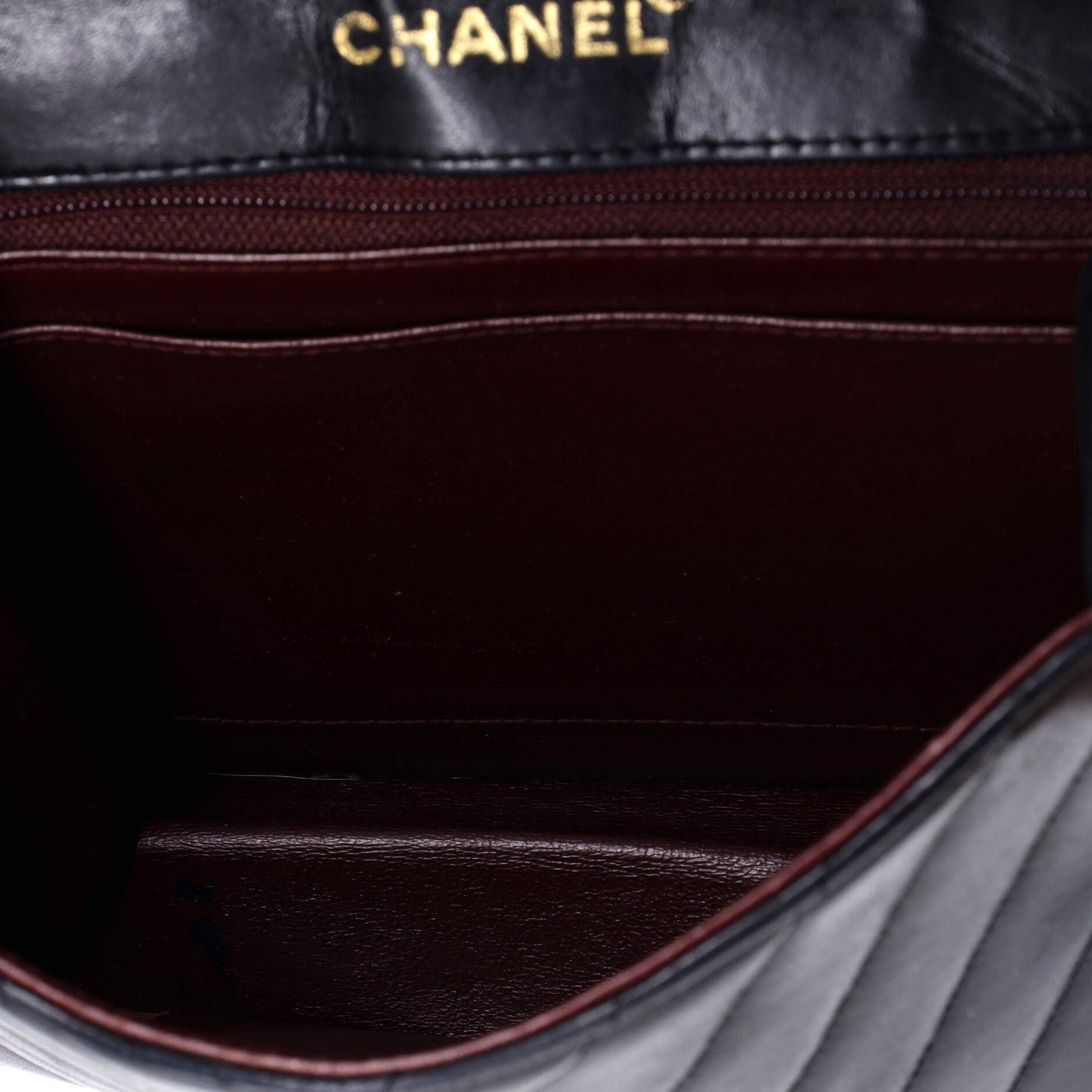 Chanel Vintage Push Lock Flap Bag Size ONE SIZE - 6 Thumbnail