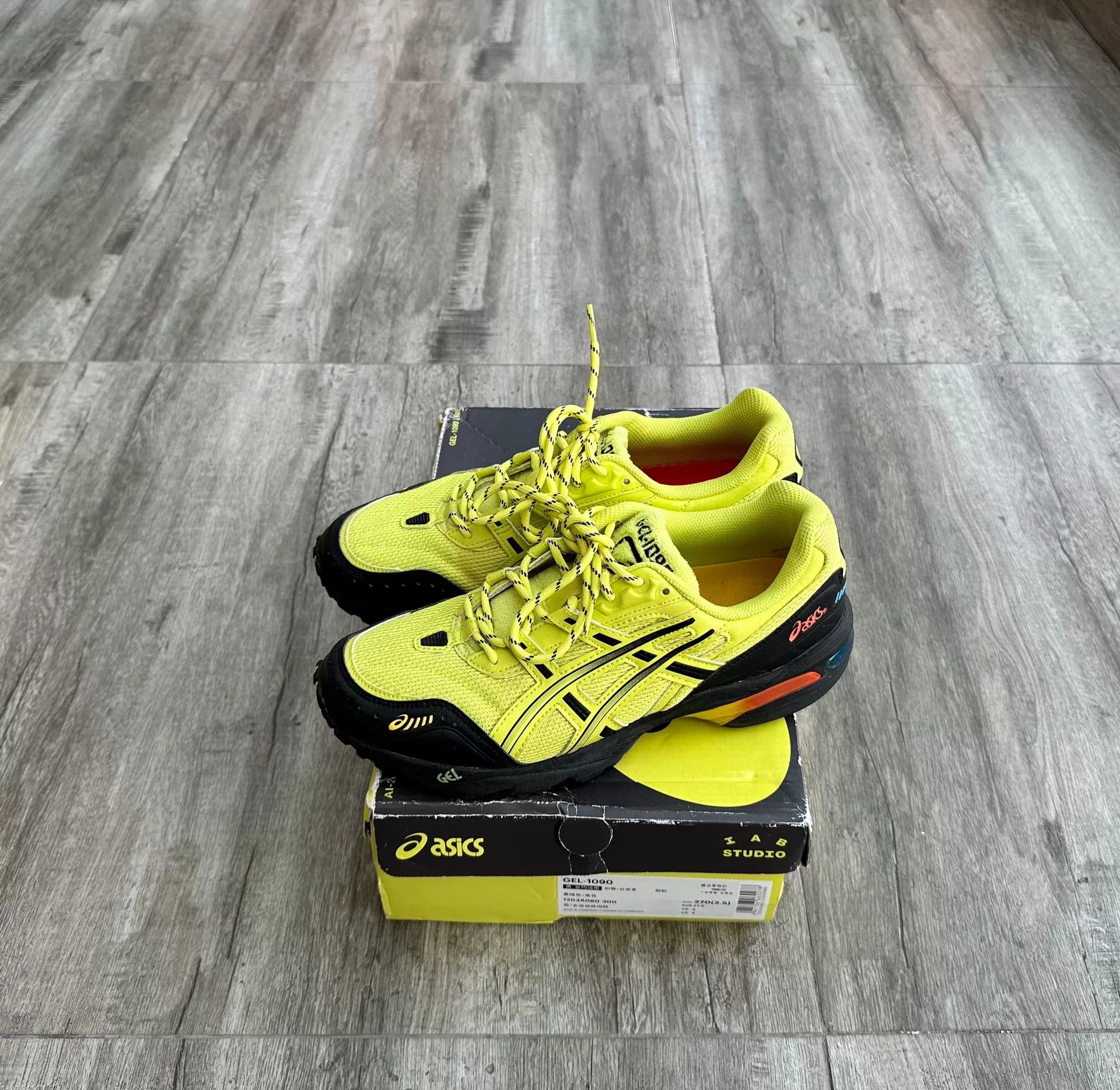 Asics Asics Gel-1090 V1 Running Shoes Yellow Black Size US 9.5 / EU 42-43 - 2 Thumbnail
