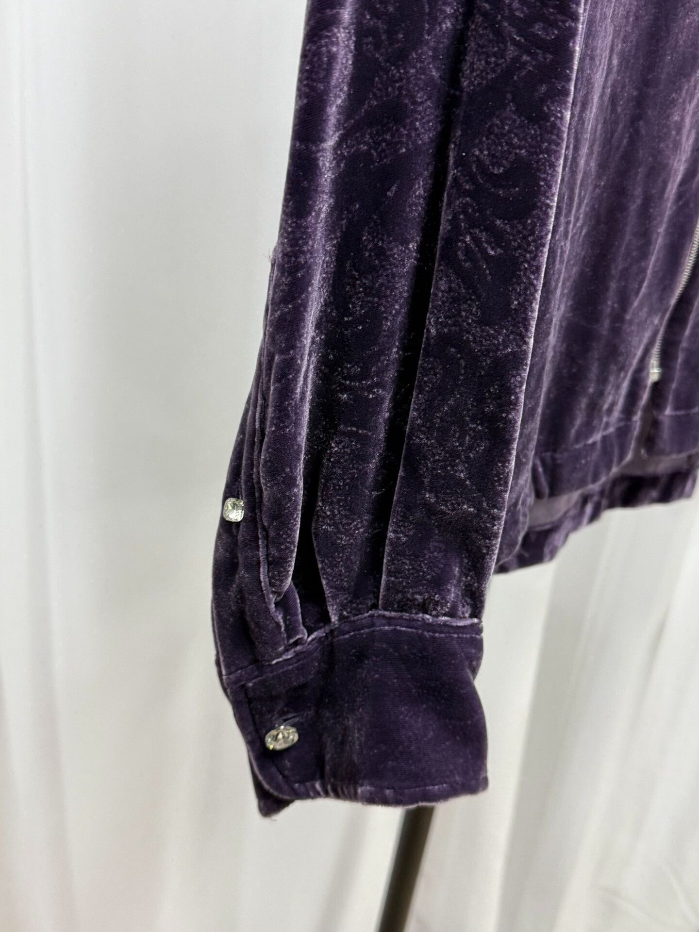Dries Van Noten Dries Van Noten Velvet Shirt with Gem Buttons Size US S / EU 44-46 / 1 - 5 Thumbnail